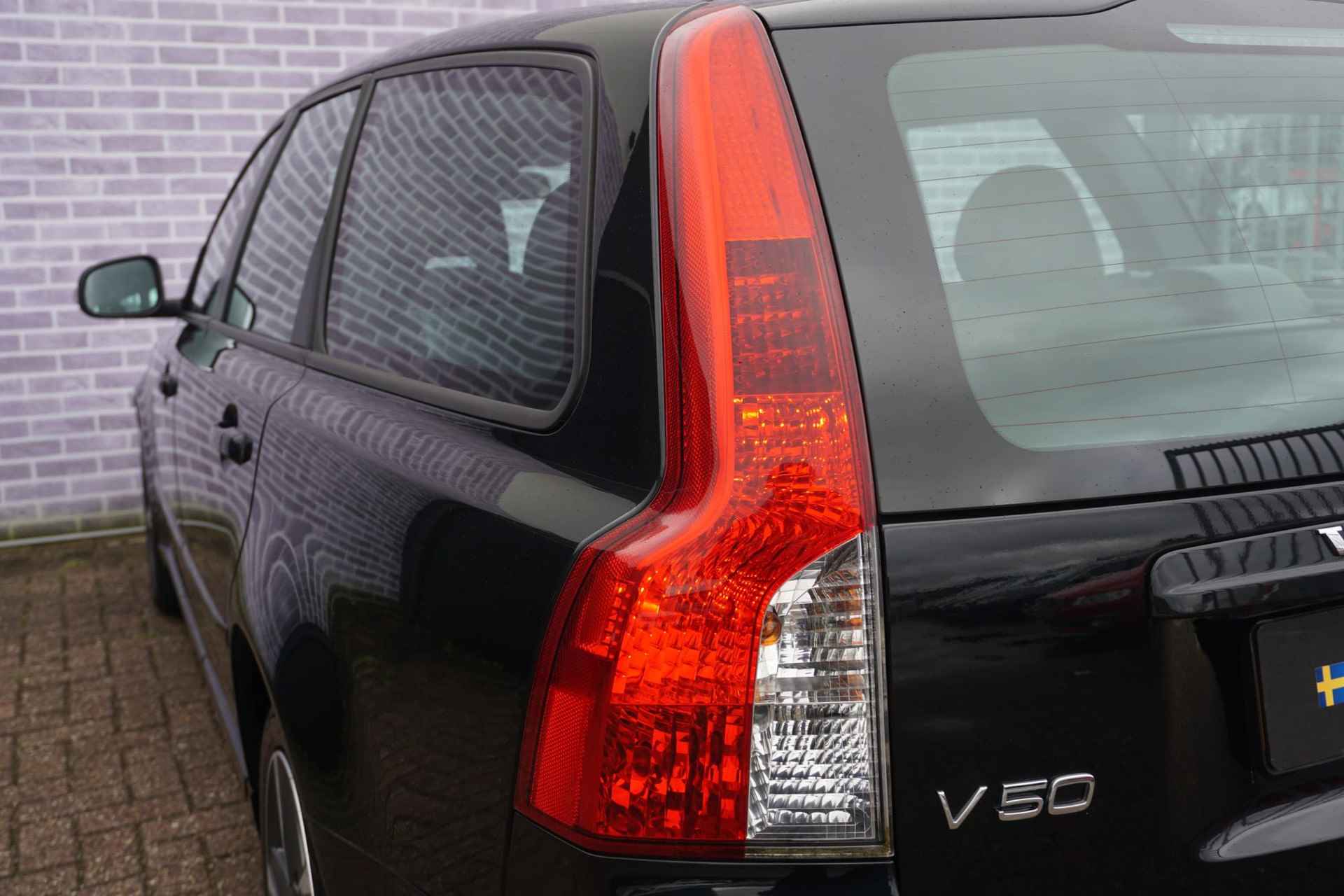 Volvo V50 2.0 145pk SPORT | Trekhaak | Climate control | cruise Control | parkeersensoren achter | High performance audio | Regen sensor | Dealer onderhouden | - 9/29