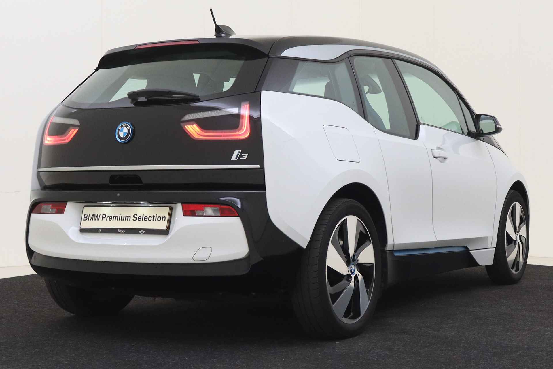 BMW i3 Basis / Achteruitrijcamera / Stoelverwarming / Cruise Control / Park Assistant / Navigatie - 3/43