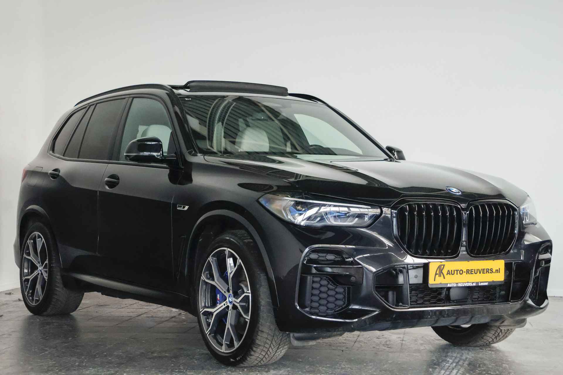 BMW X5 xDrive45e M-Sport / Sky Lounge Opendak /  HUD / HarmanKardon / Pilot assist - 4/51