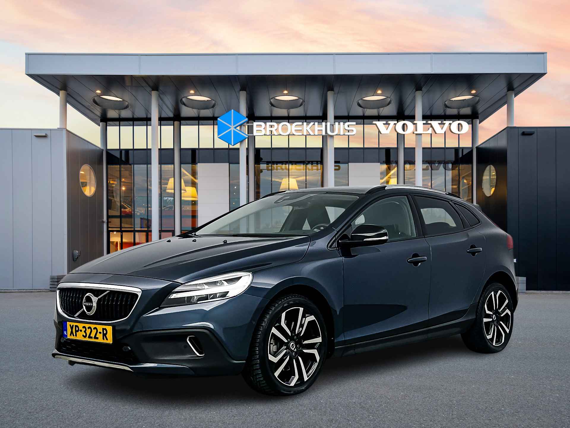 Volvo V40 Cross Country 1.5 T3 Polar+ Luxury | 18" | Leder | Panoramadak | Harman Kardon | Parkeercamera |Stoelverwarming