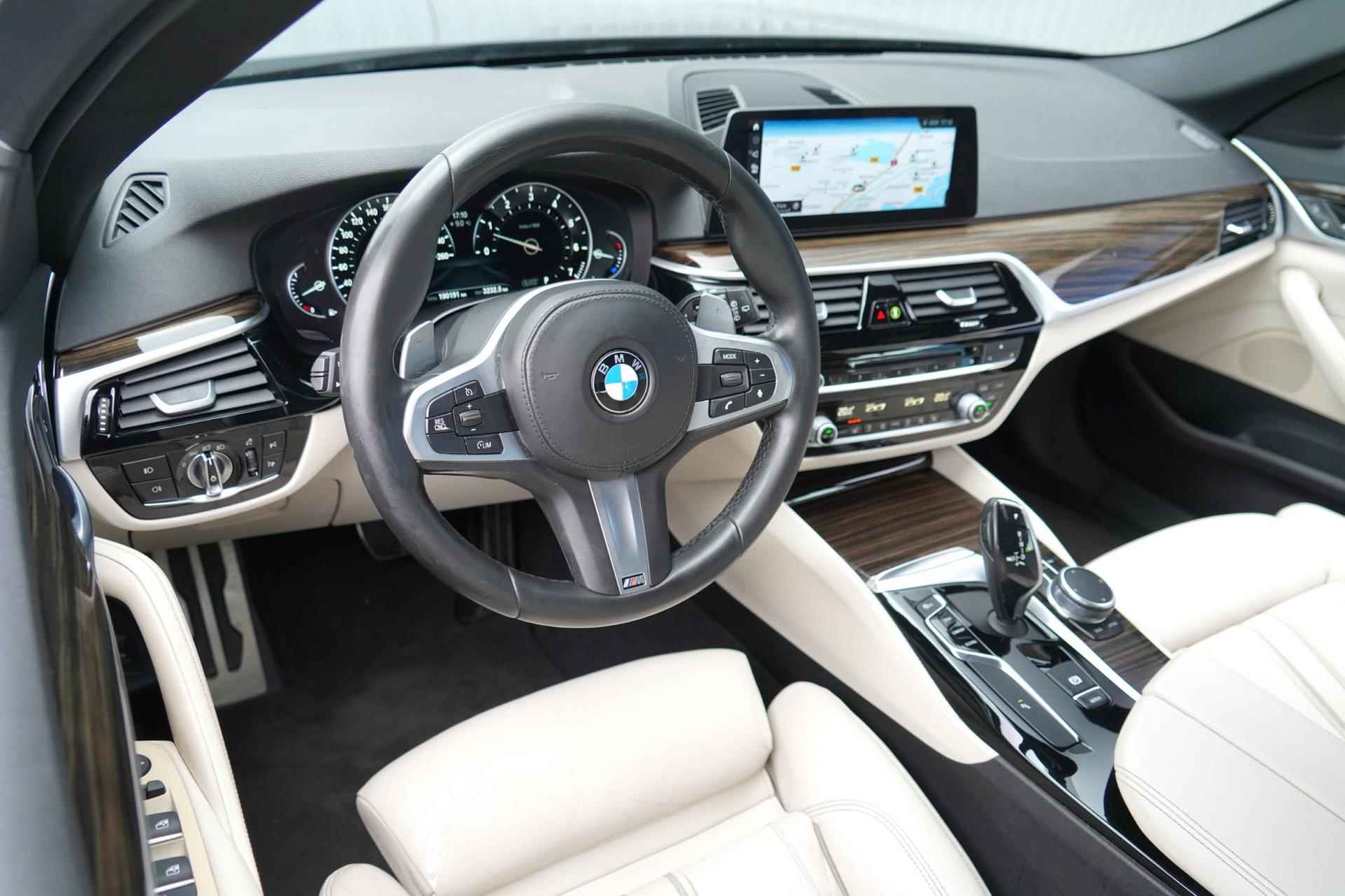 BMW 5-serie Touring 520i High Executive / M-Sport / Facelift model / Sportstoelen / Trekhaak / Elek. Klep - 10/39