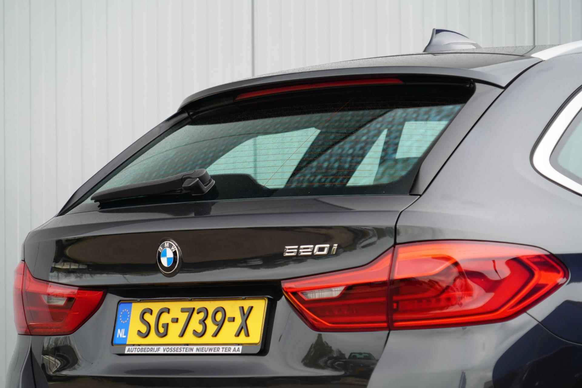 BMW 5-serie Touring 520i High Executive / M-Sport / Facelift model / Sportstoelen / Trekhaak / Elek. Klep - 30/39