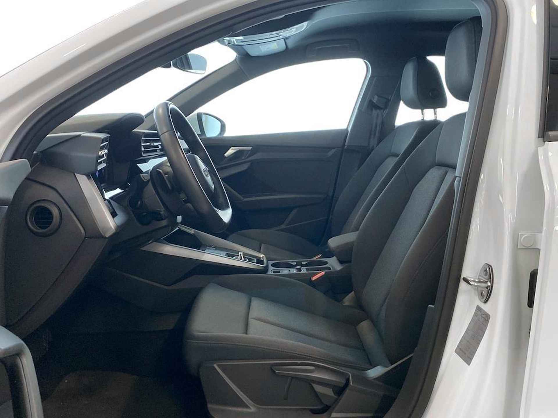 Audi A3 Sportback 35 TFSI Advanced edition S-tronic / Achteruitrijcamera / Airconditioning 2 zones / Digitale radio - 10/34