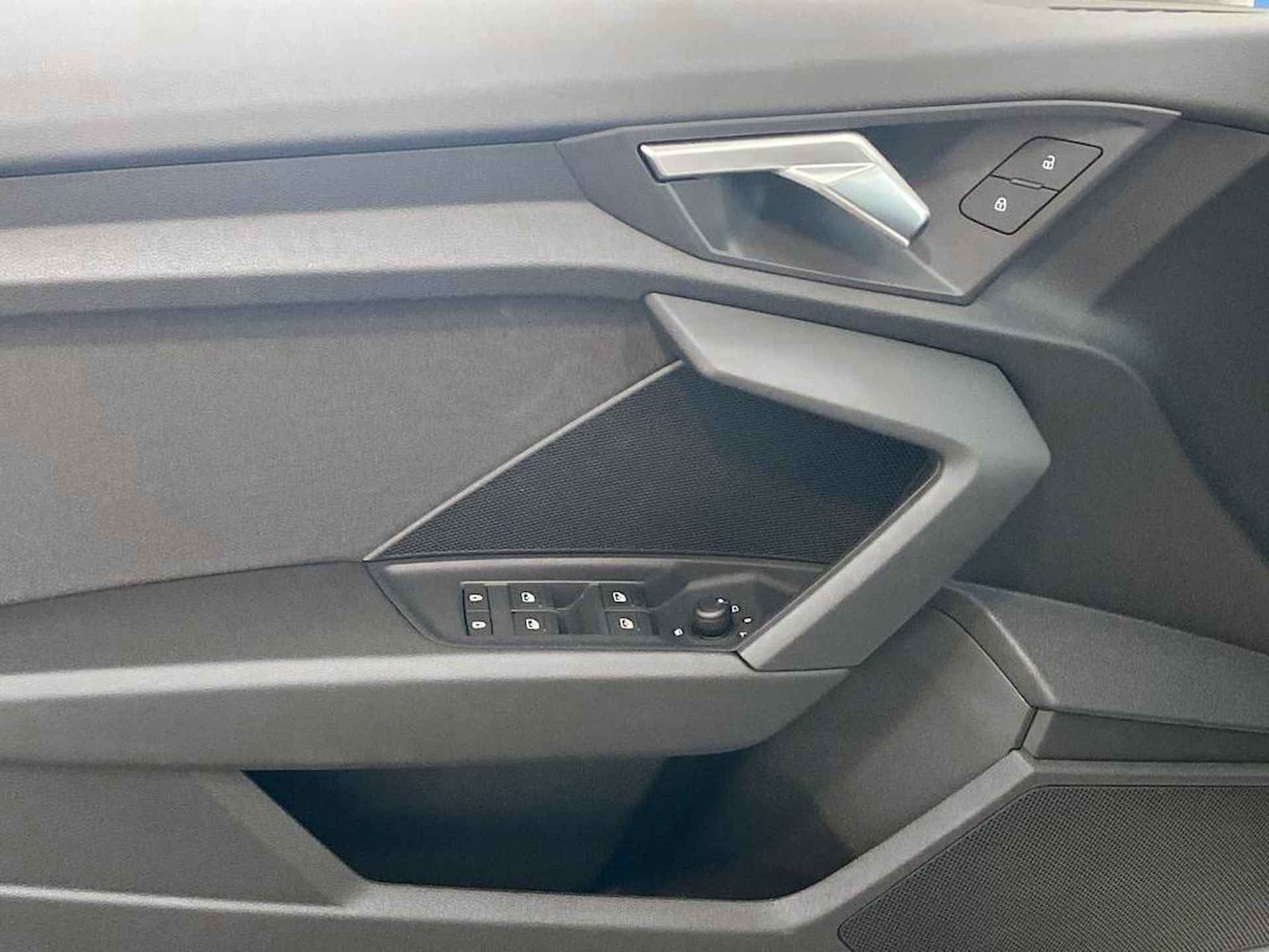 Audi A3 Sportback 35 TFSI Advanced edition S-tronic / Achteruitrijcamera / Airconditioning 2 zones / Digitale radio - 12/34