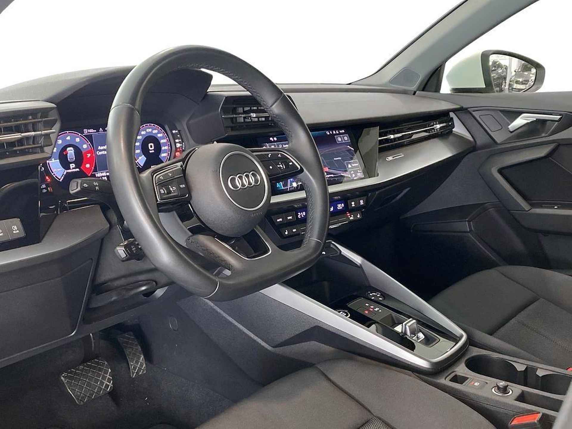 Audi A3 Sportback 35 TFSI Advanced edition S-tronic / Achteruitrijcamera / Airconditioning 2 zones / Digitale radio - 13/34
