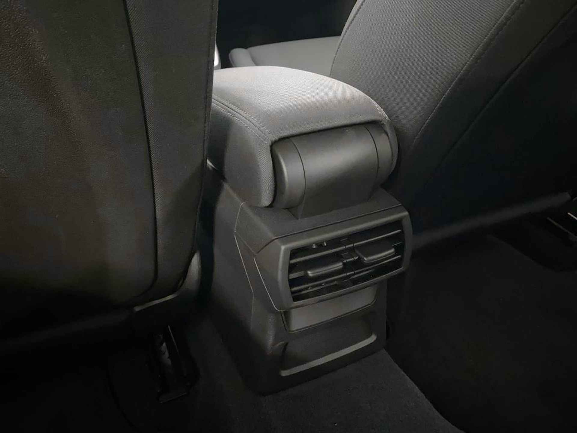 Audi A3 Sportback 35 TFSI Advanced edition S-tronic / Achteruitrijcamera / Airconditioning 2 zones / Digitale radio - 18/34