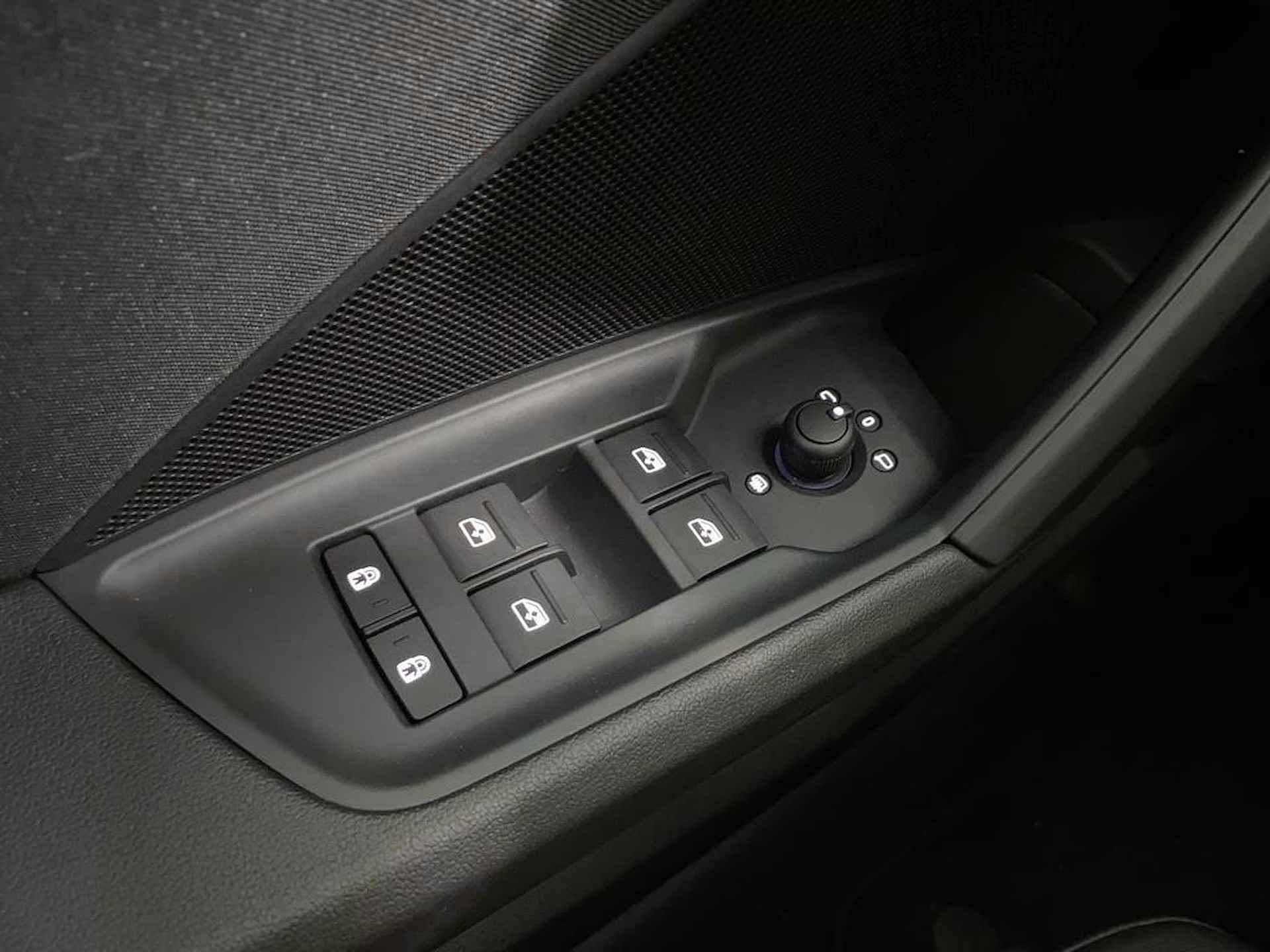 Audi A3 Sportback 35 TFSI Advanced edition S-tronic / Achteruitrijcamera / Airconditioning 2 zones / Digitale radio - 19/34