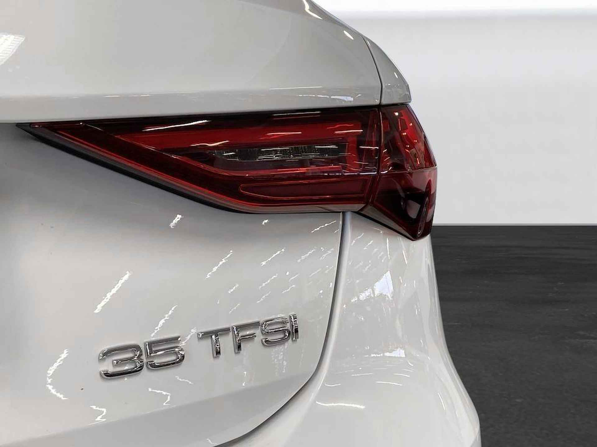 Audi A3 Sportback 35 TFSI Advanced edition S-tronic / Achteruitrijcamera / Airconditioning 2 zones / Digitale radio - 32/34