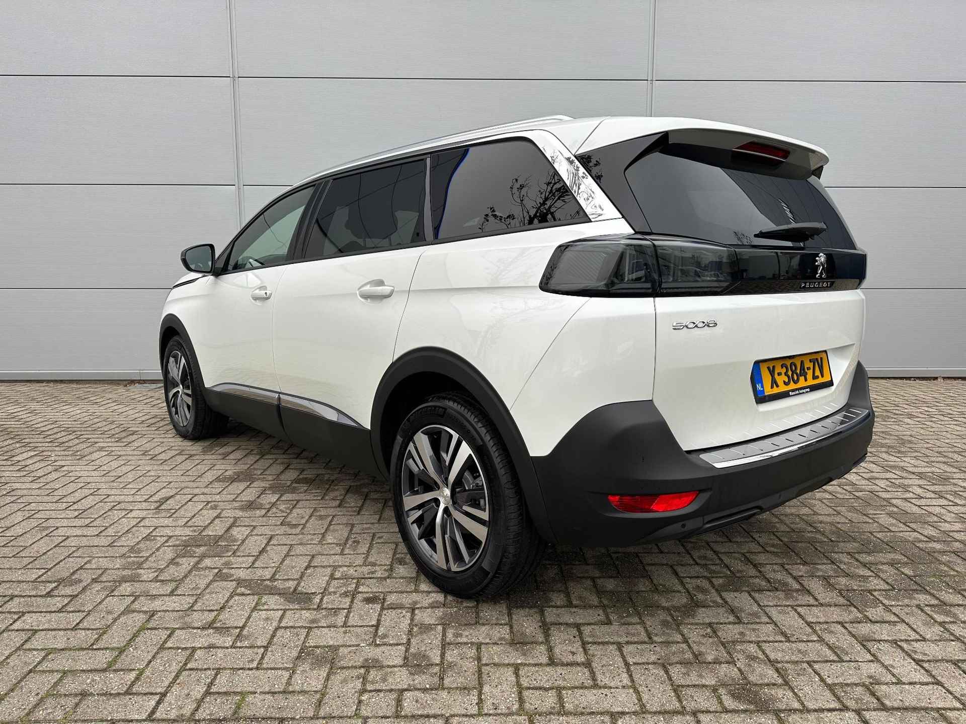 Peugeot 5008 1.2 Hybrid Allure Pack Business | Navigatie | Stoelverwarming | 18" Lichtmetalen velgen - 4/33