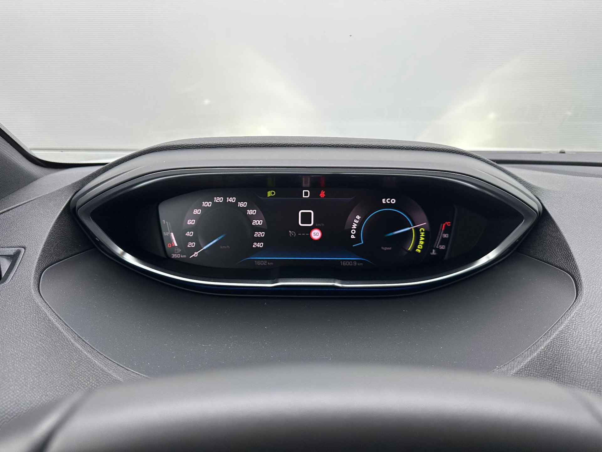 Peugeot 5008 1.2 Hybrid Allure Pack Business | Navigatie | Stoelverwarming | 18" Lichtmetalen velgen - 11/33