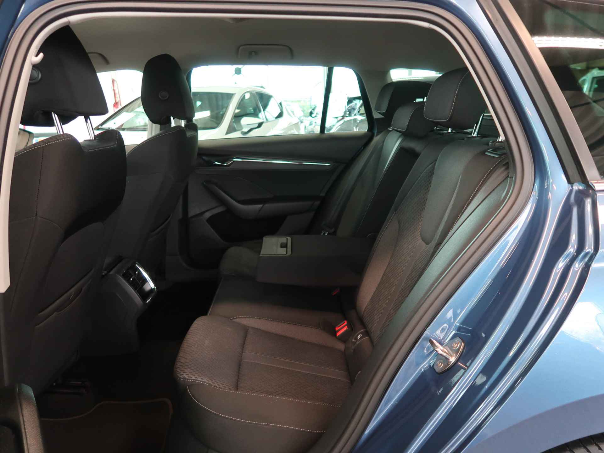 Škoda Octavia Combi 1.5 TSi 150pk First Edition KEYLESS/VIRTUAL/STOELVERW./TREKH.WEGKLAPBAAR - 53/94