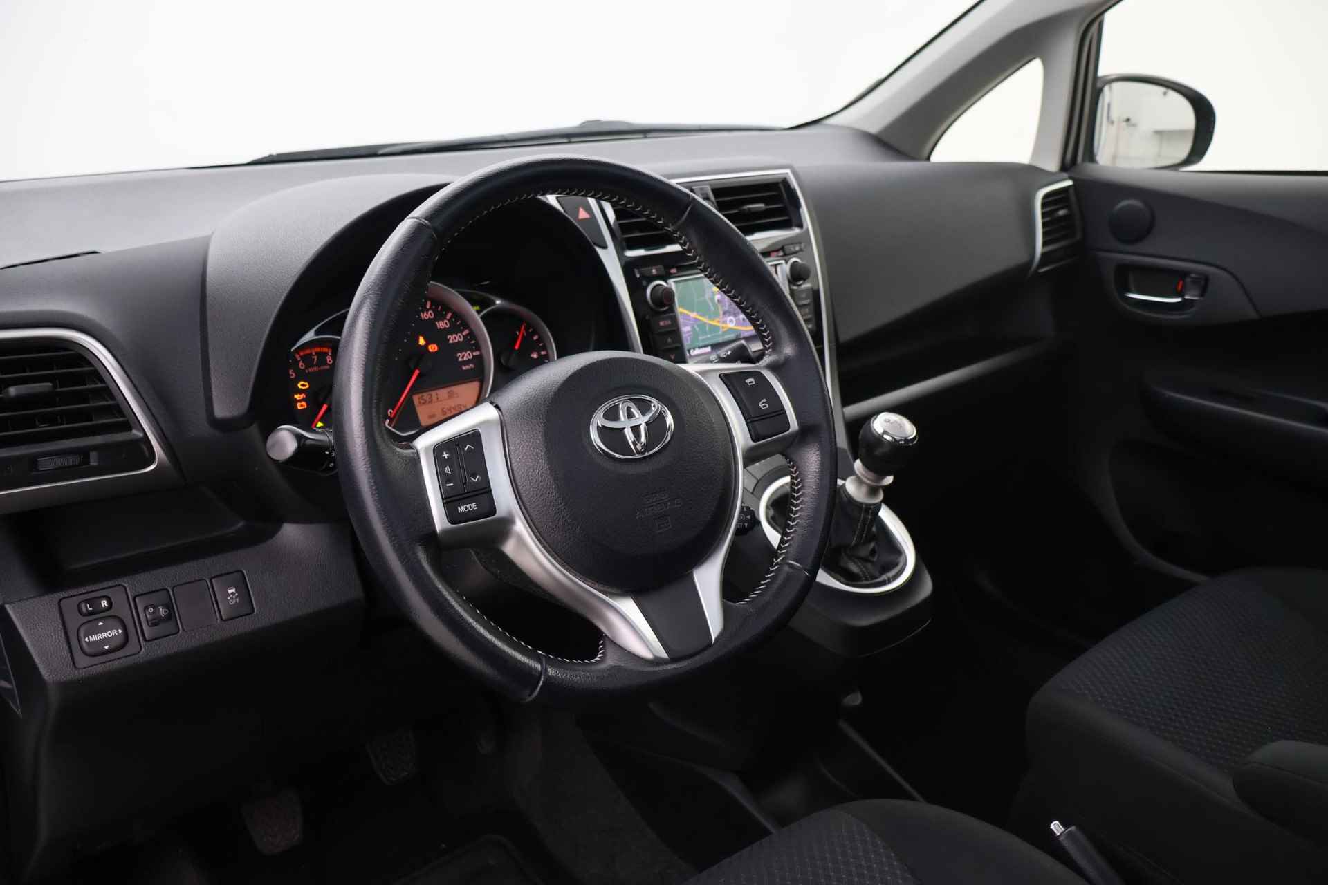 Toyota Verso-S 1.3 VVT-i Trend Navigatie Panoramadak - 2/31