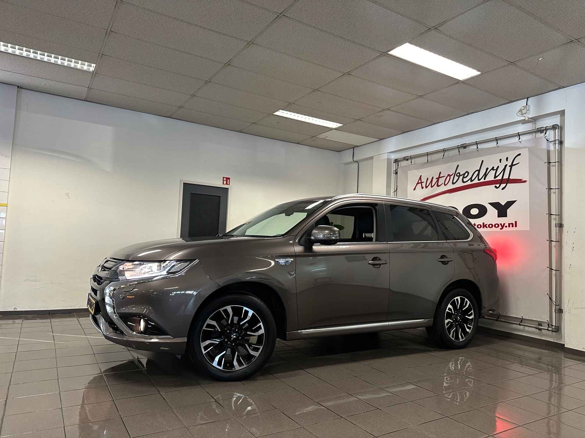 Mitsubishi Outlander 2.0 PHEV Executive Edition * Dealer onderhouden / Camera / Navigatie / NL Auto * - 9/23