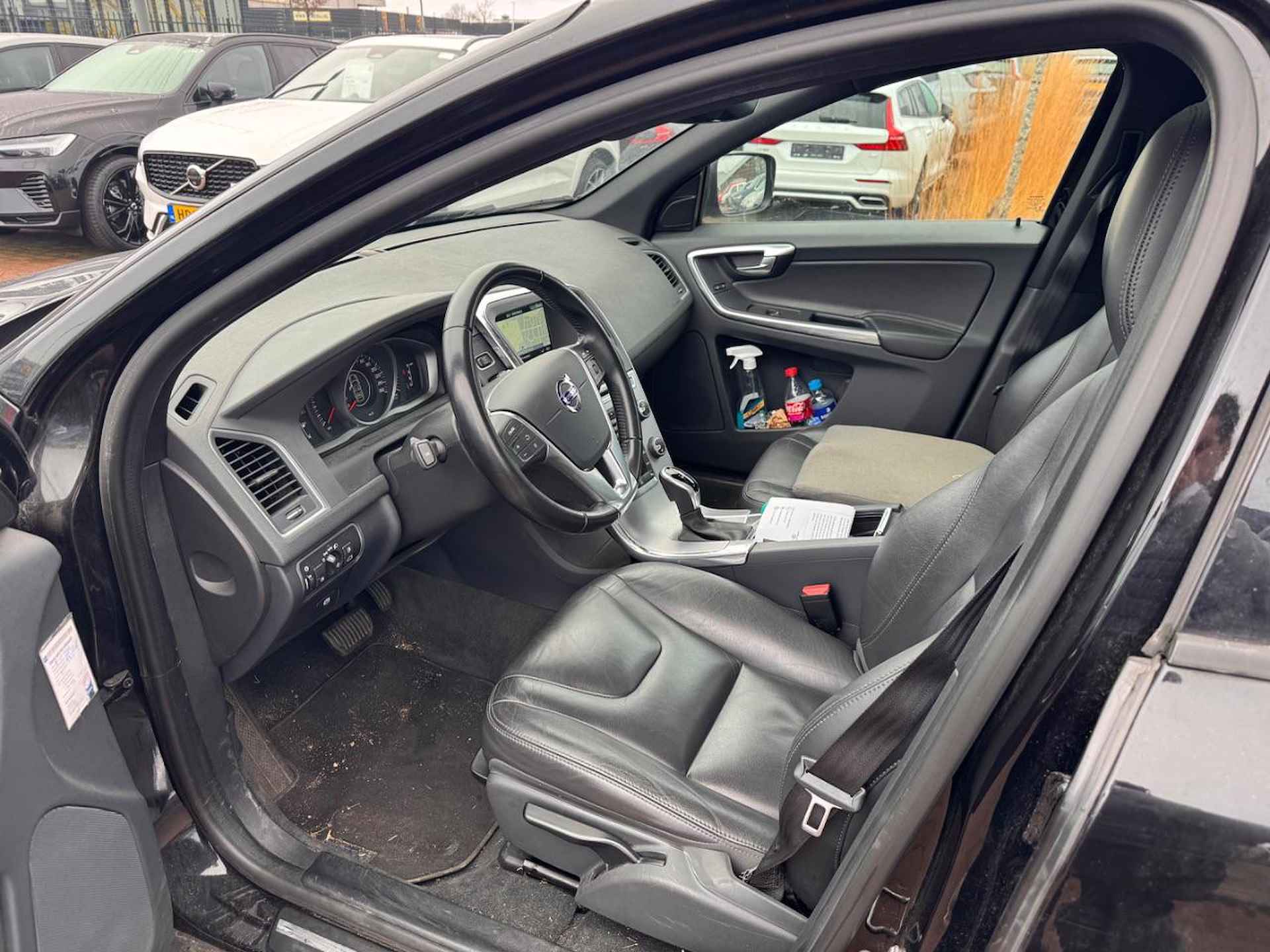 Volvo XC60 2.0 D4 FWD Polar | Schuif-/ kantel Panoramadak | Trekhaak | Stoelverwarming | Lederen bekleding | Navigatie | Xenon koplampen | - 6/7