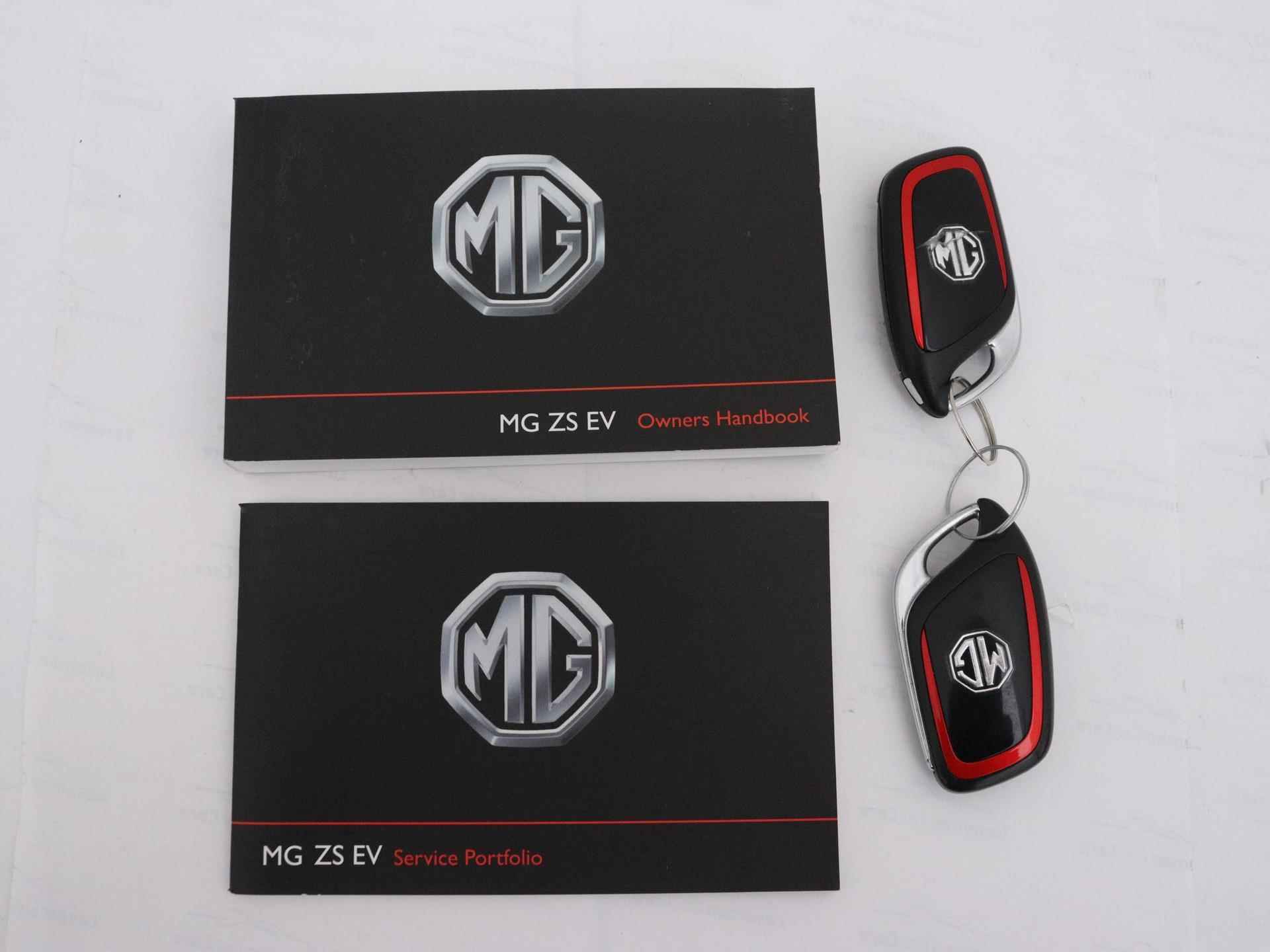 MG ZS EV Luxury 45 kWh | Panorama/ Schuif-kanteldak | LMV | Cam | Adapt. Cruise Control | DAB | Navigatie | Airco | - 18/23