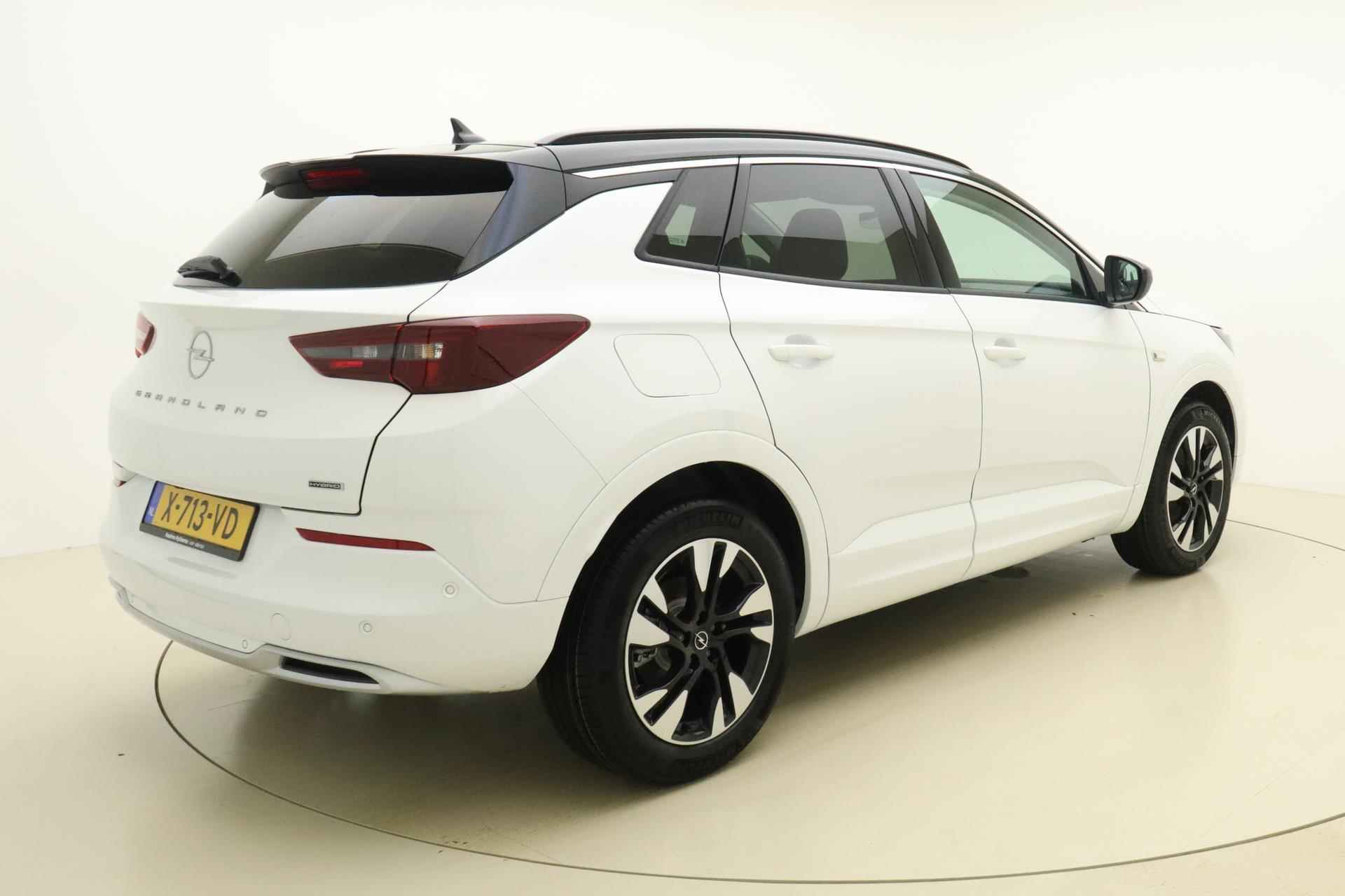 Opel Grandland 1.6 Turbo Hybrid Level 3 | Navigatie | Stoel & Stuurverwarming | Camera | Keyless | Zwart dak | Lichtmetalen velgen - 3/45