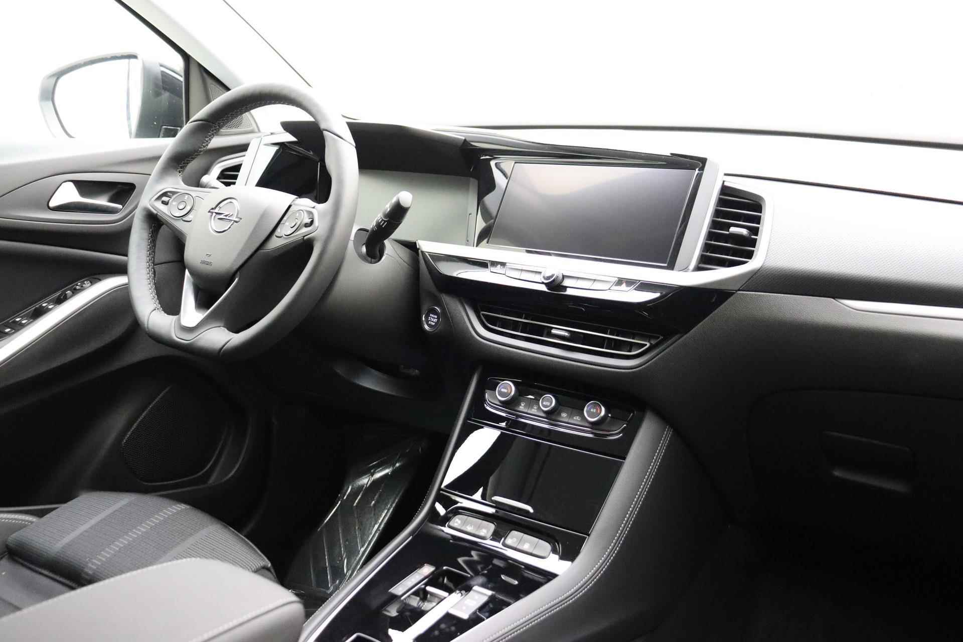 Opel Grandland 1.6 Turbo Hybrid Level 3 | Navigatie | Stoel & Stuurverwarming | Camera | Keyless | Zwart dak | Lichtmetalen velgen - 4/45