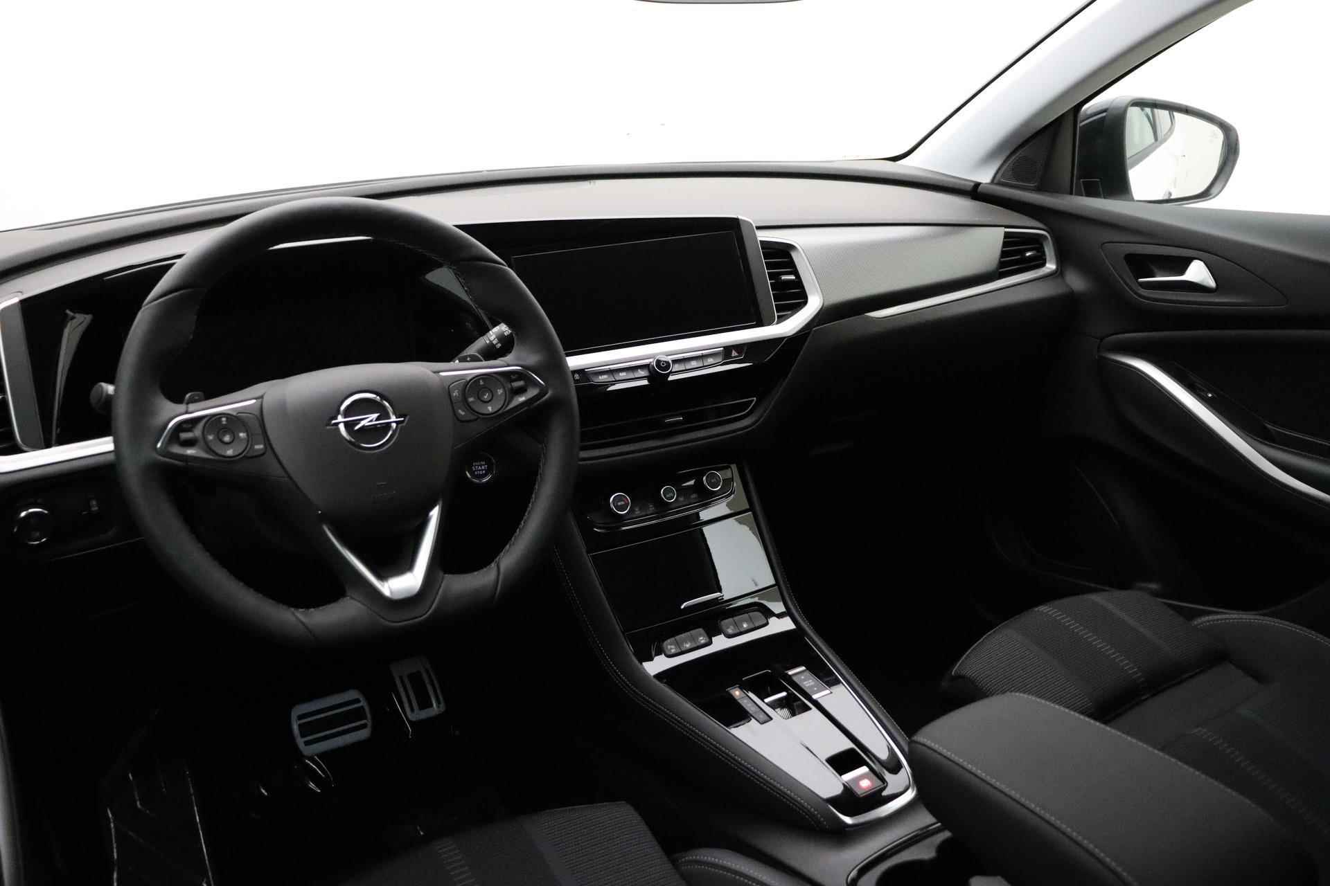 Opel Grandland 1.6 Turbo Hybrid Level 3 | Navigatie | Stoel & Stuurverwarming | Camera | Keyless | Zwart dak | Lichtmetalen velgen - 8/45