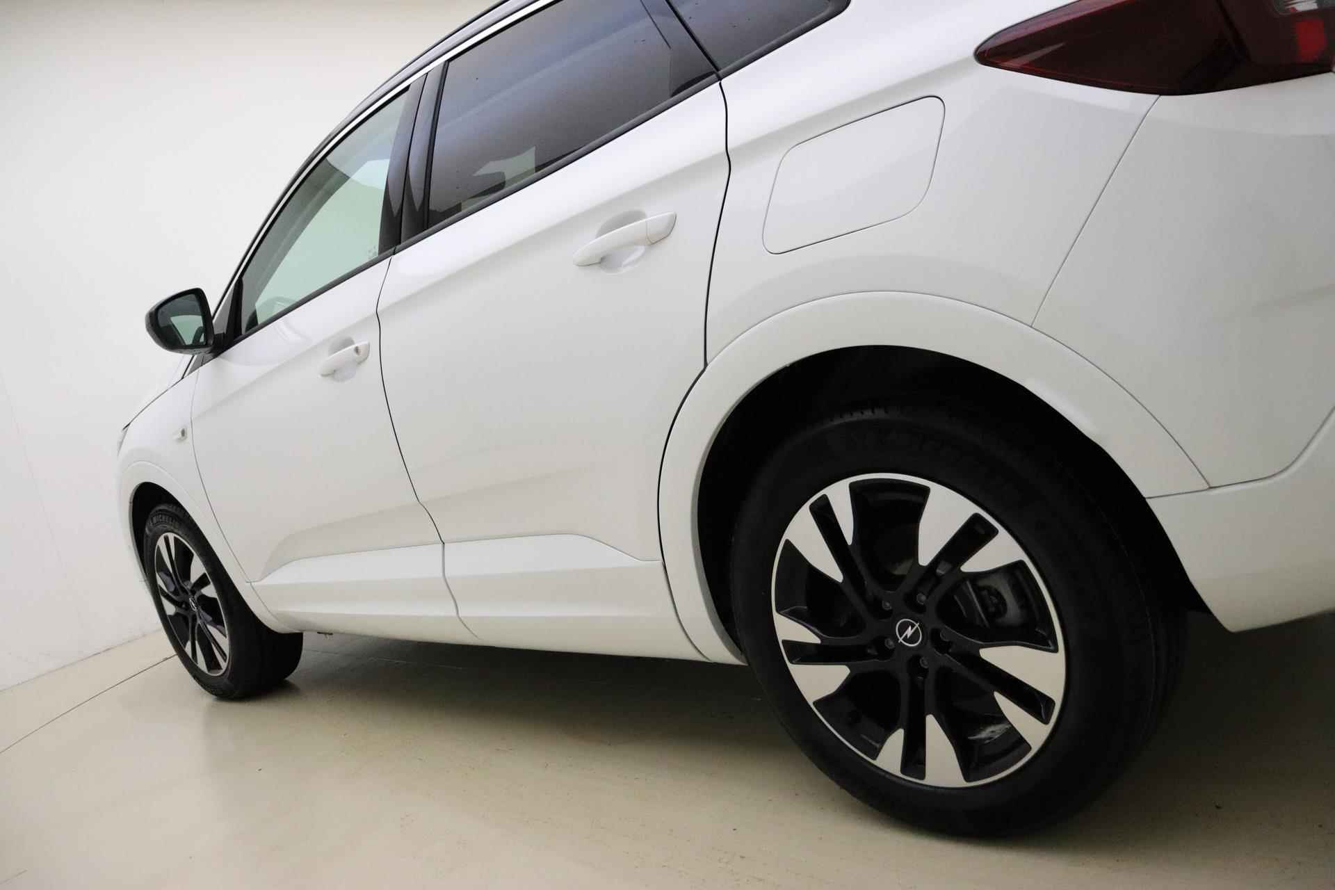 Opel Grandland 1.6 Turbo Hybrid Level 3 | Navigatie | Stoel & Stuurverwarming | Camera | Keyless | Zwart dak | Lichtmetalen velgen - 19/45