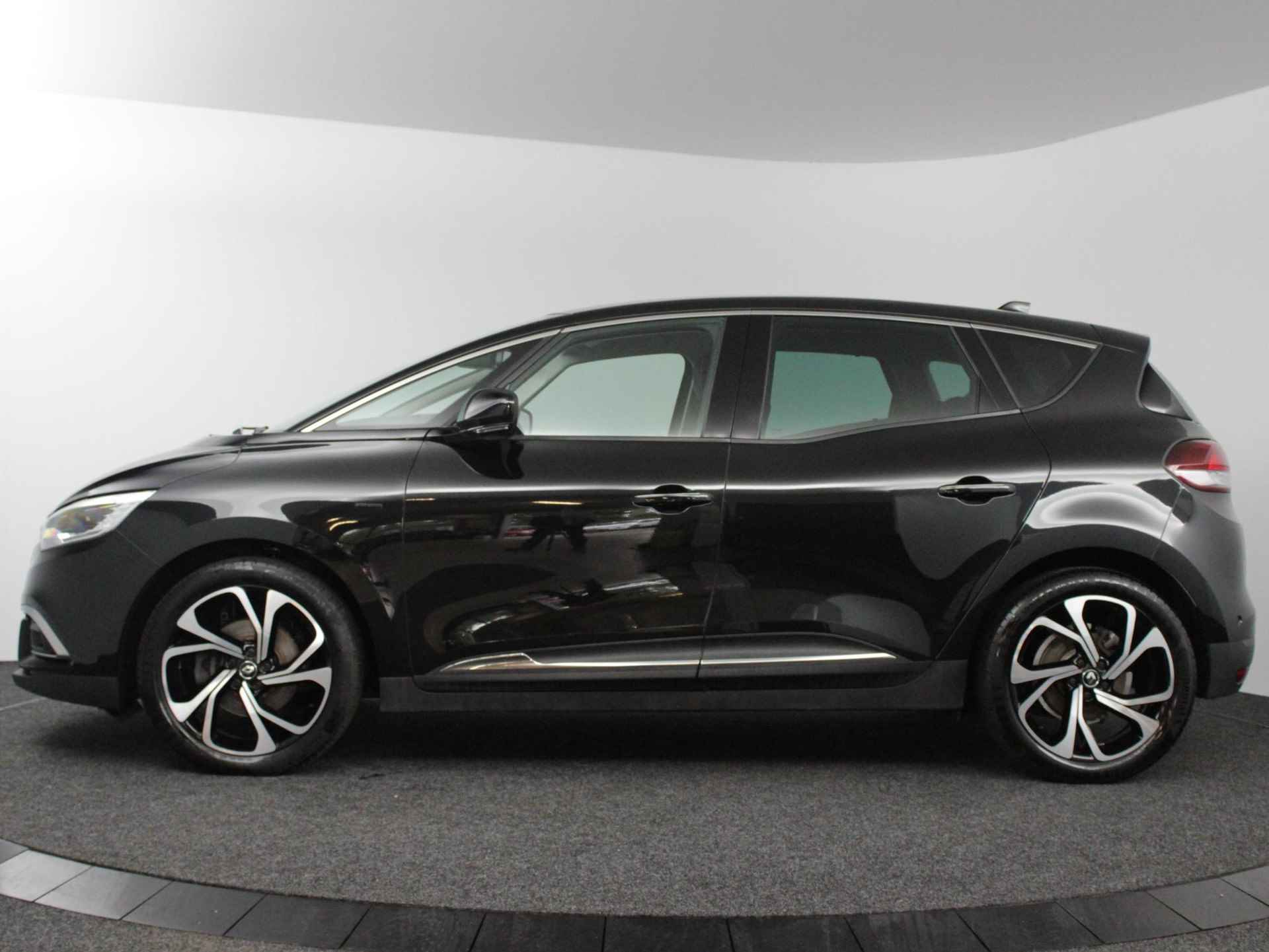 Renault Scénic 1.3 TCe 159 EDC Black Edition | Dealer onderhouden! | Trekhaak wegklapbaar | Stoelverw. | Head-up display | PDC V+A + Camera | Apple Carplay/Android Auto - 9/50