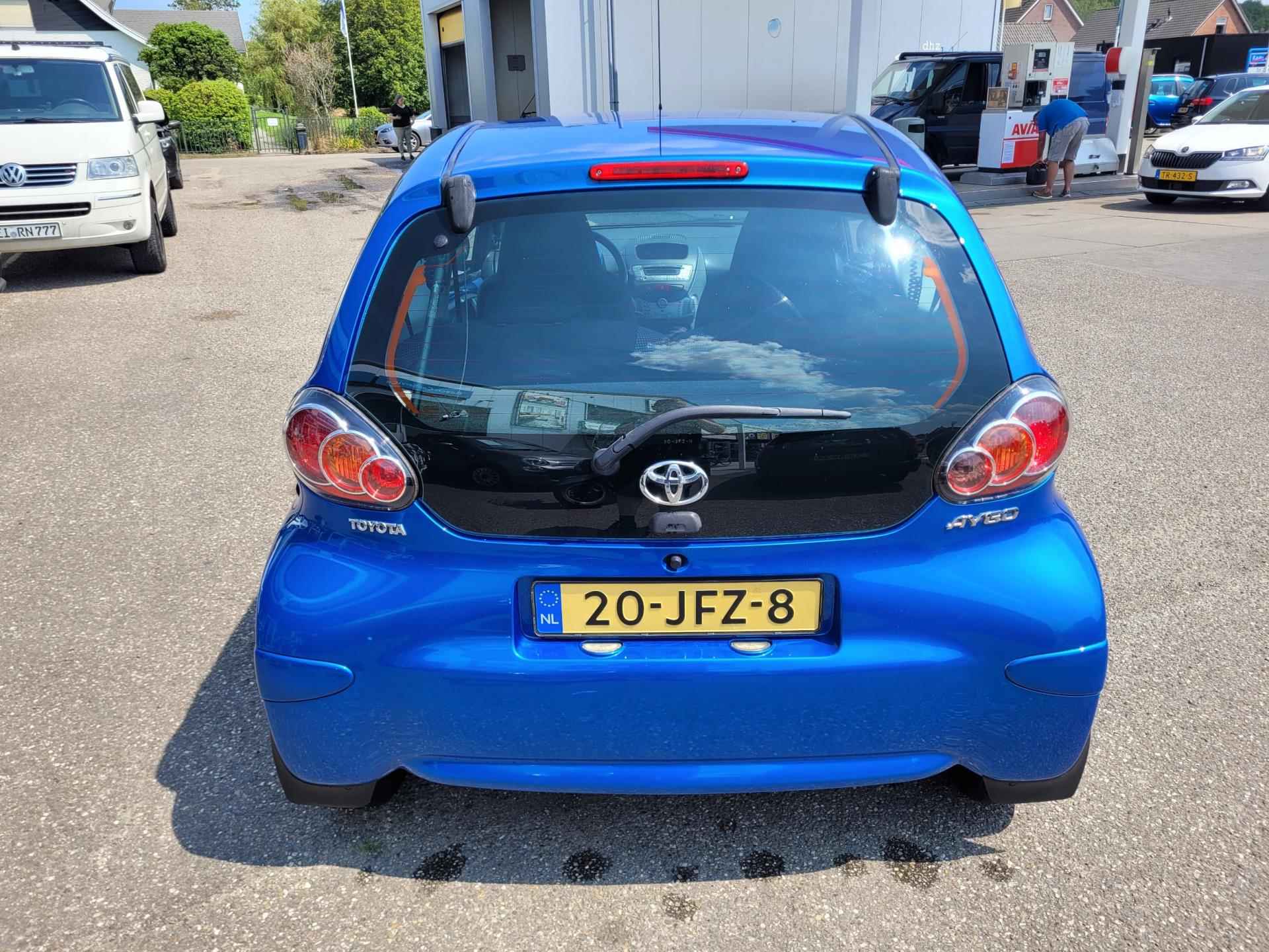 Toyota Aygo 1.0-12V Dynamic Blue AIRCO - 6/28