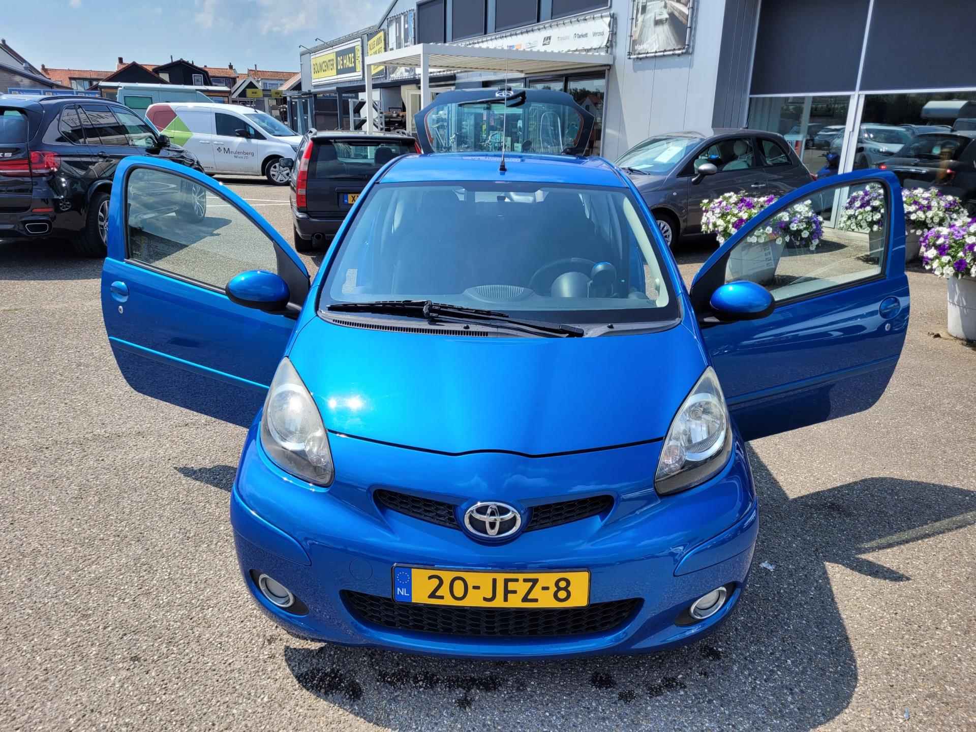 Toyota Aygo 1.0-12V Dynamic Blue AIRCO - 8/28