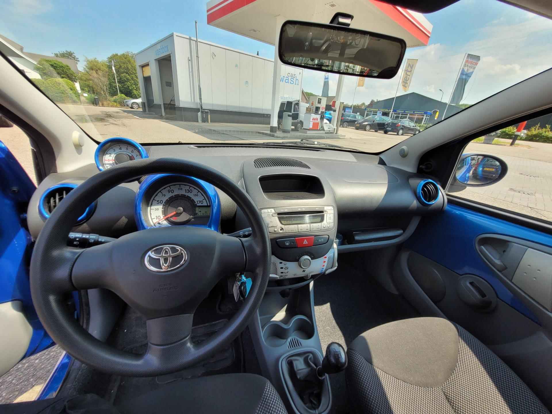 Toyota Aygo 1.0-12V Dynamic Blue AIRCO - 25/28