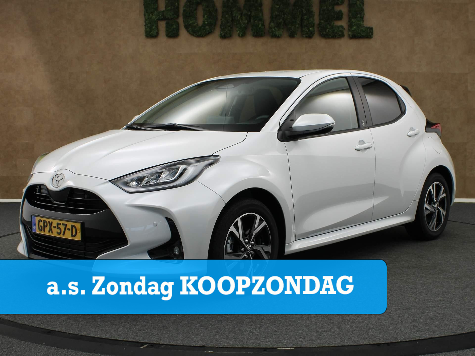 Toyota Yaris 1.5 Hybrid Team D - PARKEERSENSOREN VOOR EN ACHTER - STUUR EN STOEL VERWARMING - ADAPTIVE CRUISE CONTROL - DRAADLOZE TELEFOONLADER - DODEHOEK DETECTIE