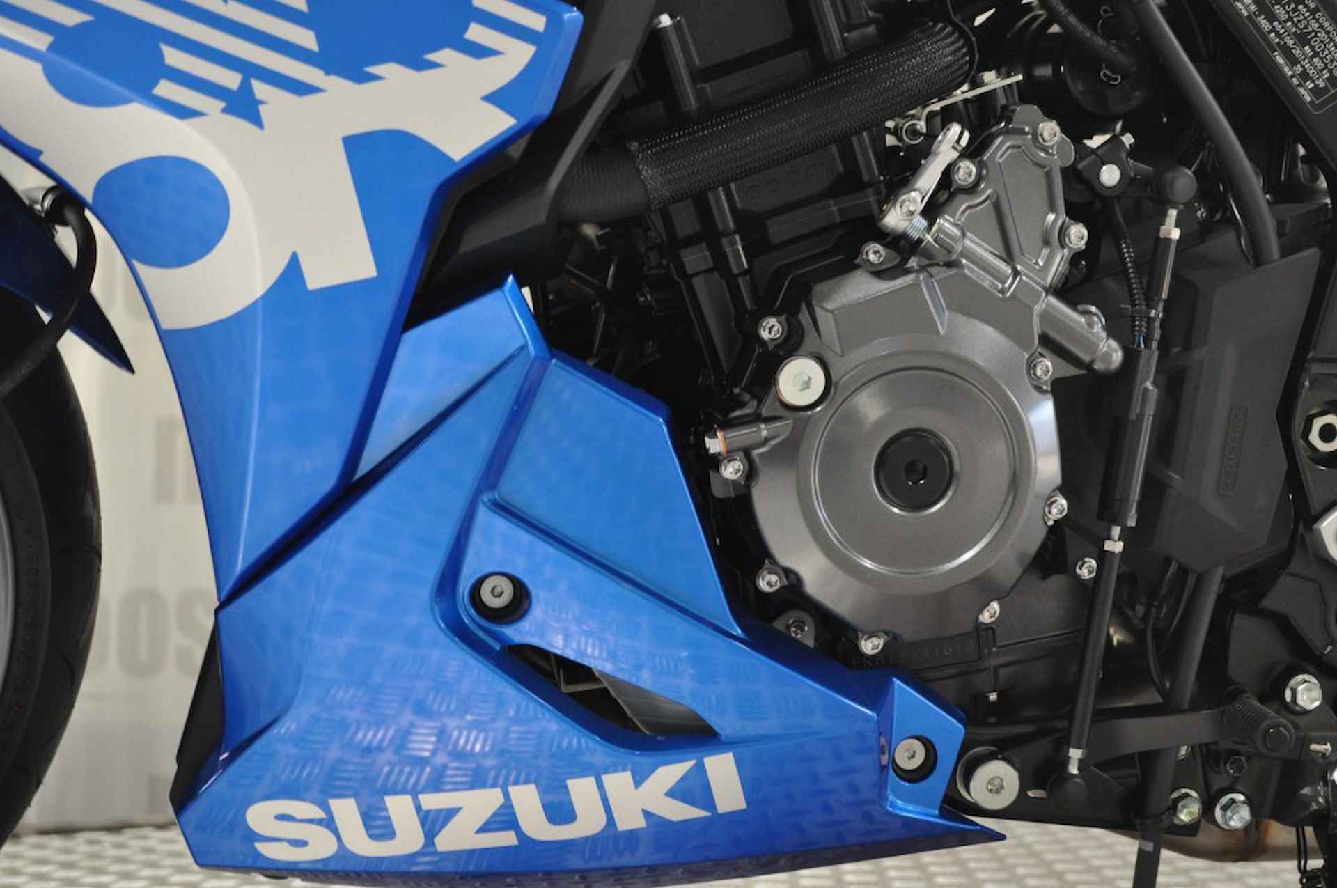 SUZUKI Gsx-8r - 9/18