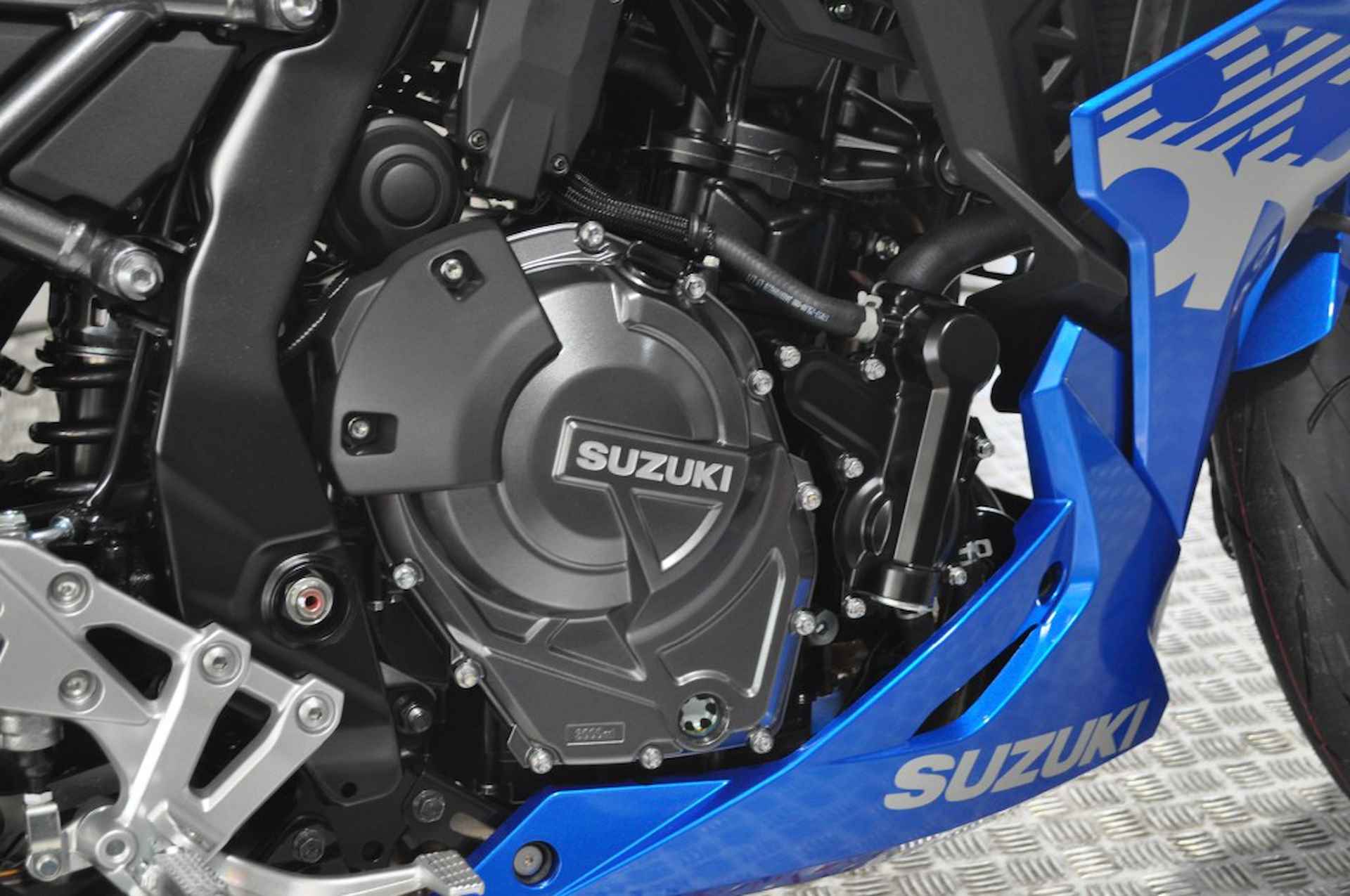 SUZUKI Gsx-8r - 12/18