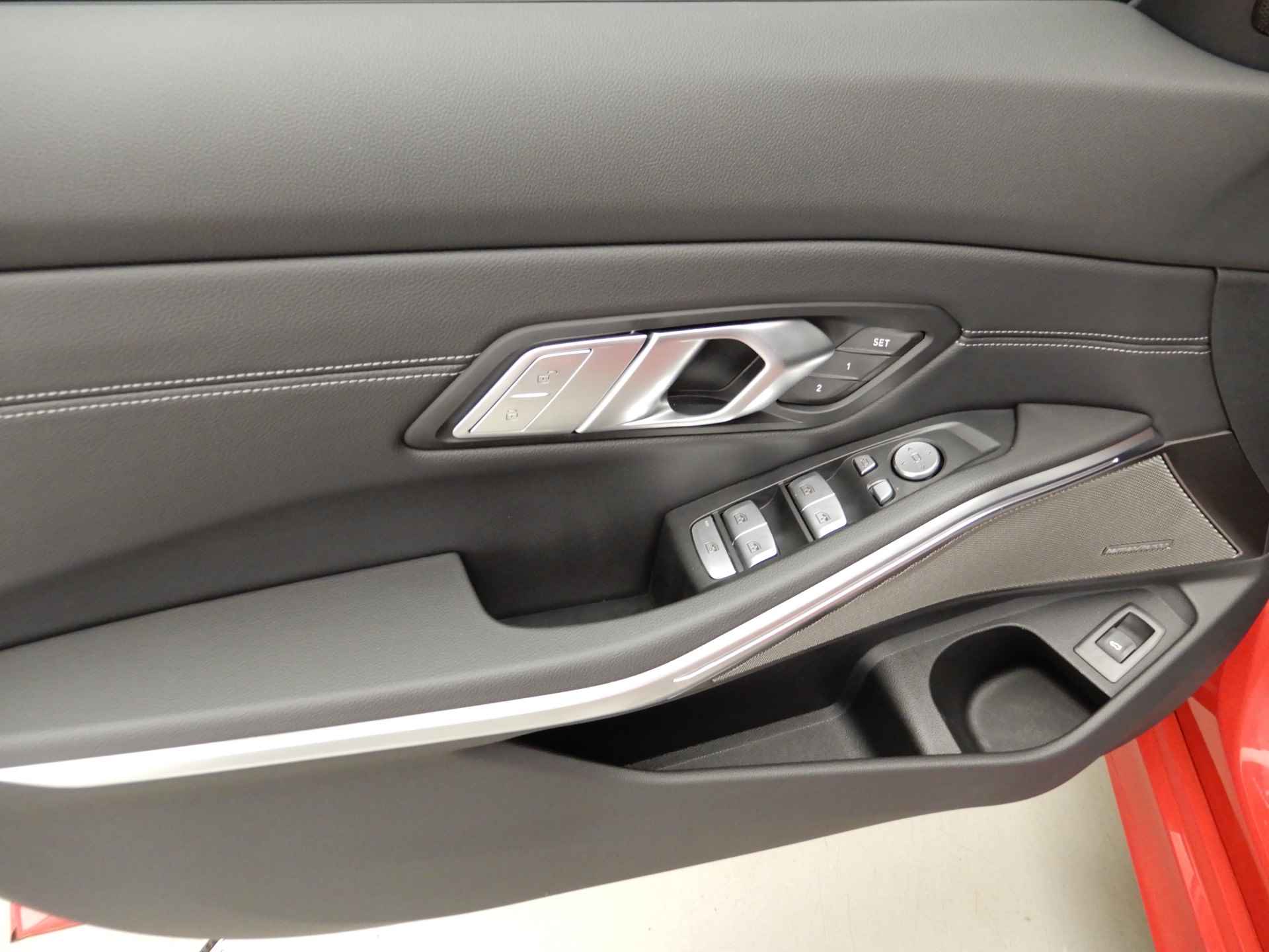 BMW 3 Serie Sedan 330d M-Sportpakket / LED / Leder / Navigatie / Eletr. zetels / Sportstoelen / DAB / Harman-kardon sound / Alu 19 inch - 28/40