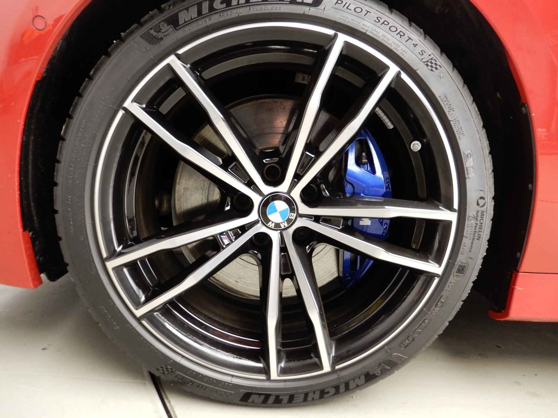 BMW 3 Serie Sedan 330d M-Sportpakket / LED / Leder / Navigatie / Eletr. zetels / Sportstoelen / DAB / Harman-kardon sound / Alu 19 inch - 39/40