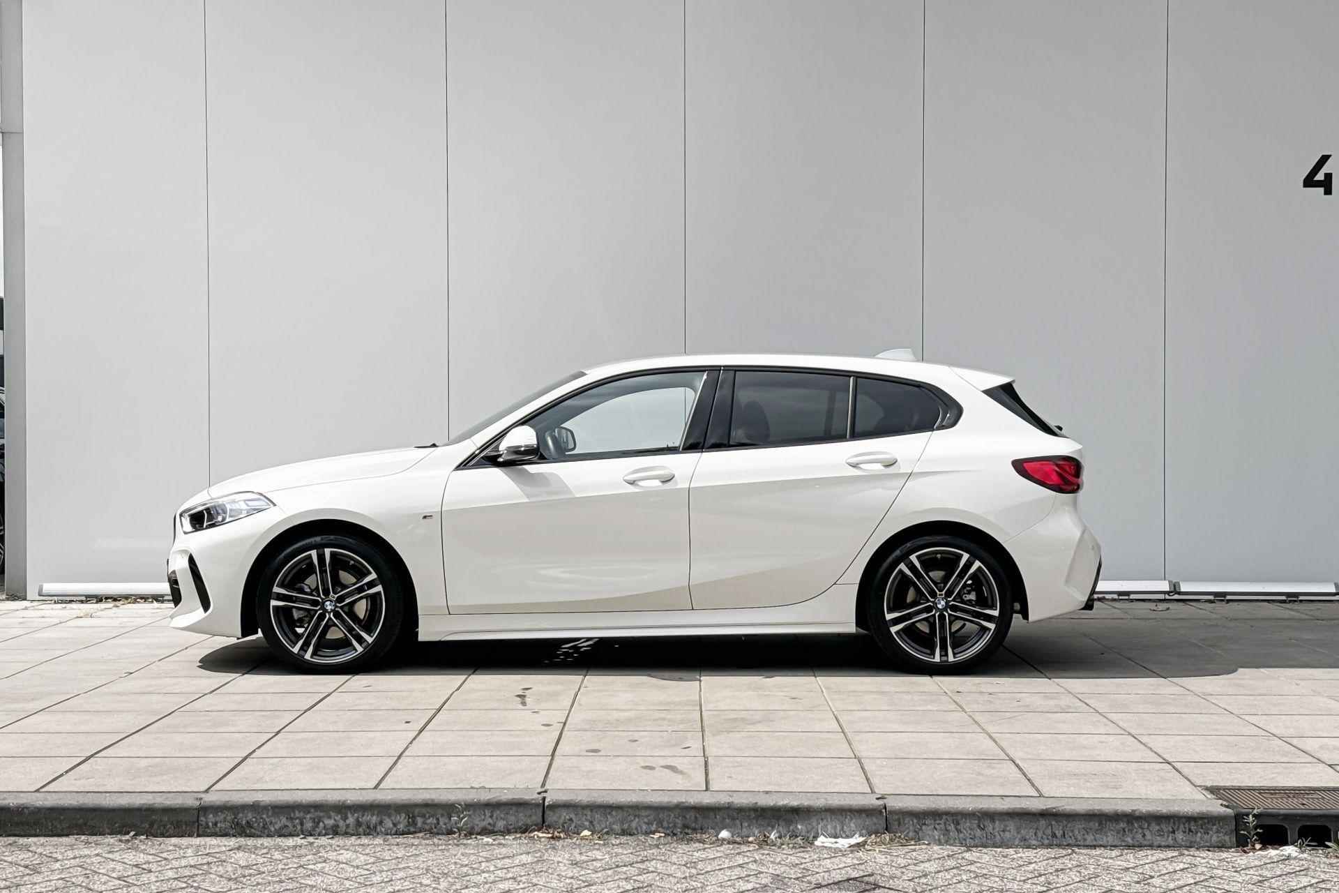 BMW 1 Serie 118i M-Sport 18 Inch / Getinte Ramen Achter / Led Koplampen / Hifi - 2/19