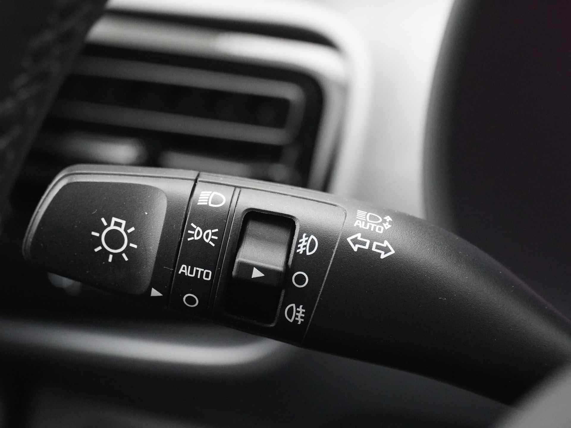 Kia Stonic 1.0 T-GDi MHEV DynamicPlusLine - LED Koplampen - Cruise Control - Navigatie - Climate Control - Apple/Android Carplay - Fabrieksgarantie Tot 2030 - 25/51