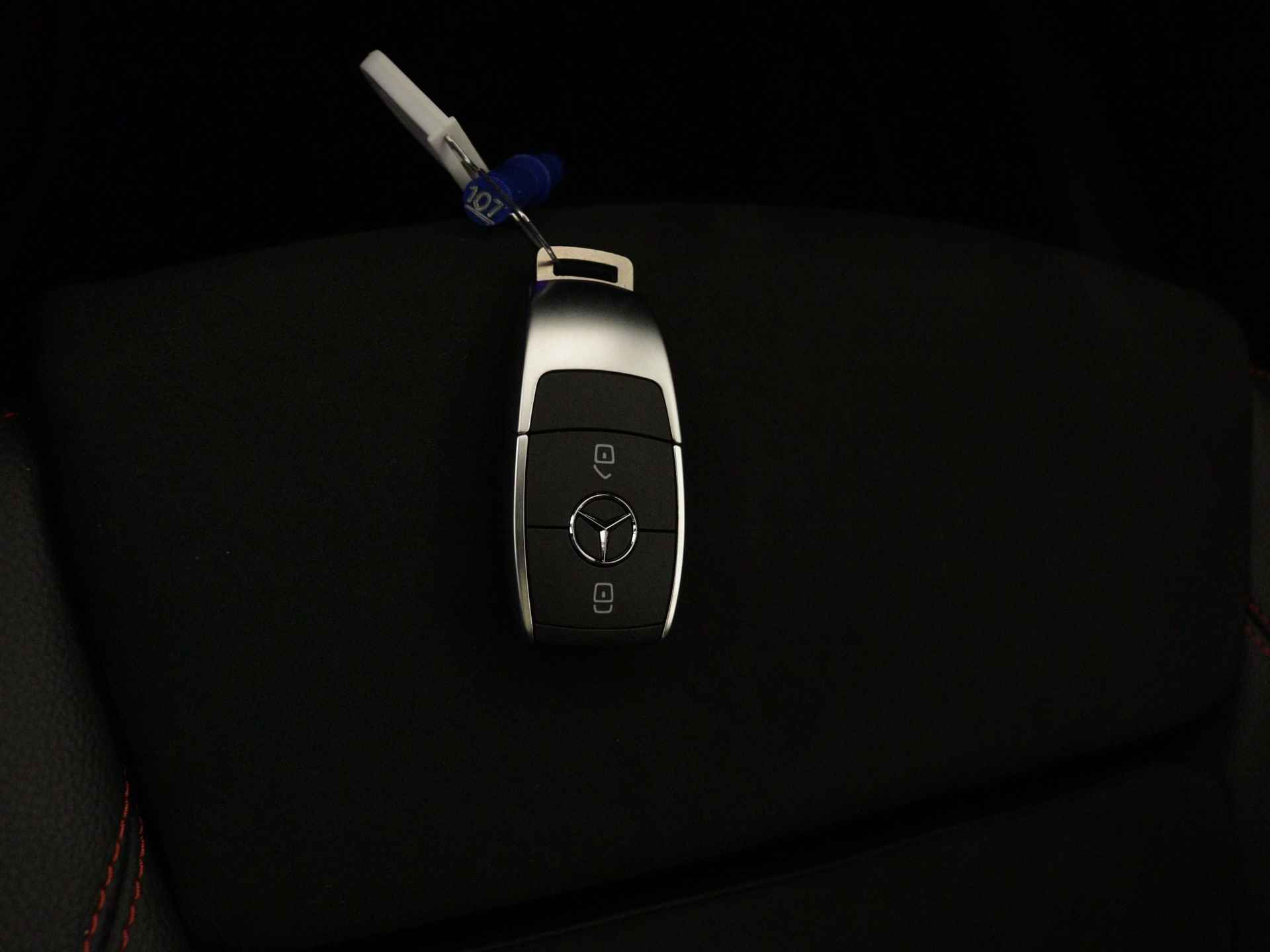 Mercedes-Benz A-Klasse 250 e Business Solution AMG Limited | Panoramadak | Memory Seats | MultiBeam | Navigatie | Trekhaak | Inclusief 24 maanden Mercedes-Benz Certified garantie voor Europa. - 14/46