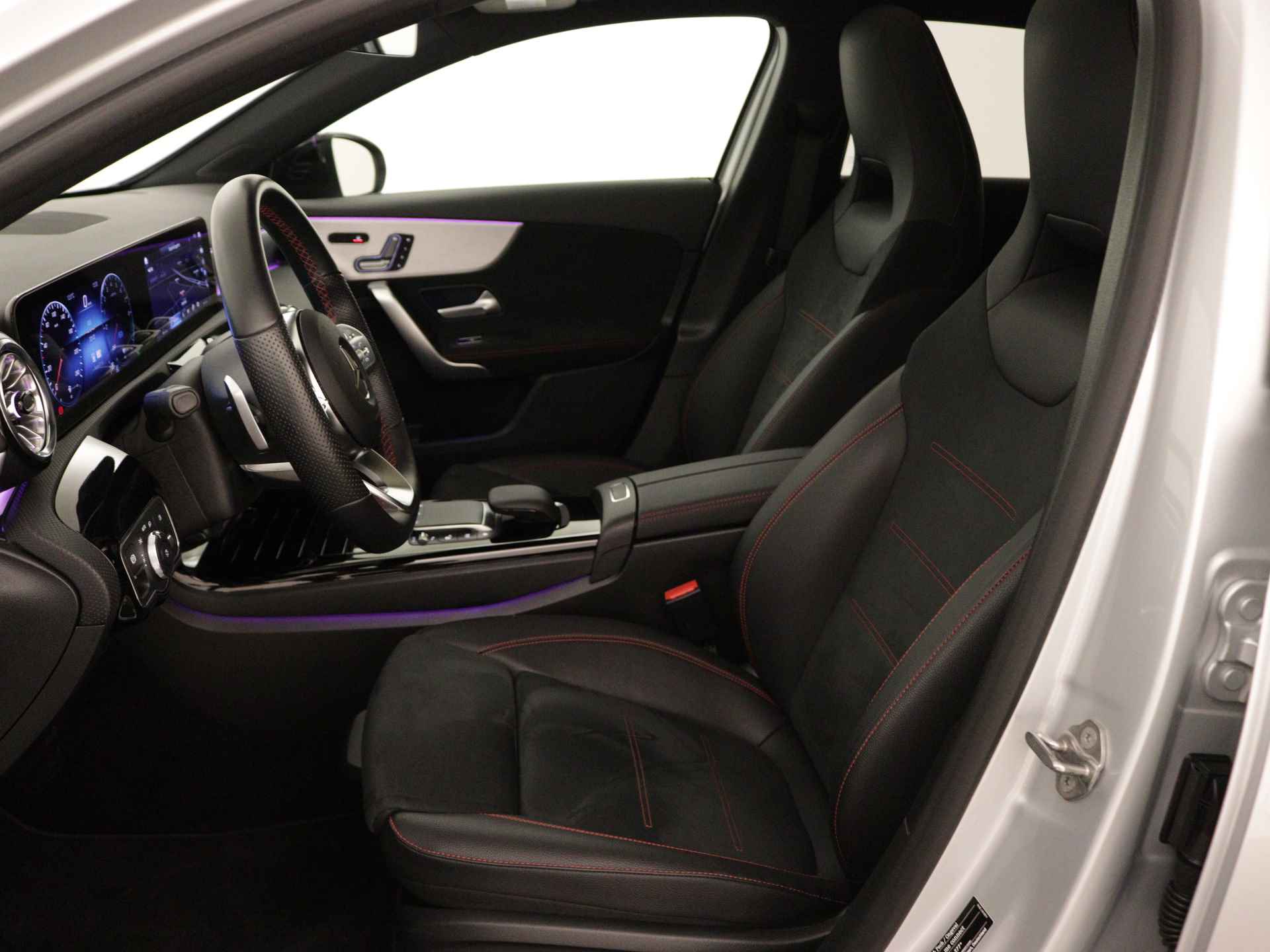 Mercedes-Benz A-Klasse 250 e Business Solution AMG Limited | Panoramadak | Memory Seats | MultiBeam | Navigatie | Trekhaak | Inclusief 24 maanden Mercedes-Benz Certified garantie voor Europa. - 20/46