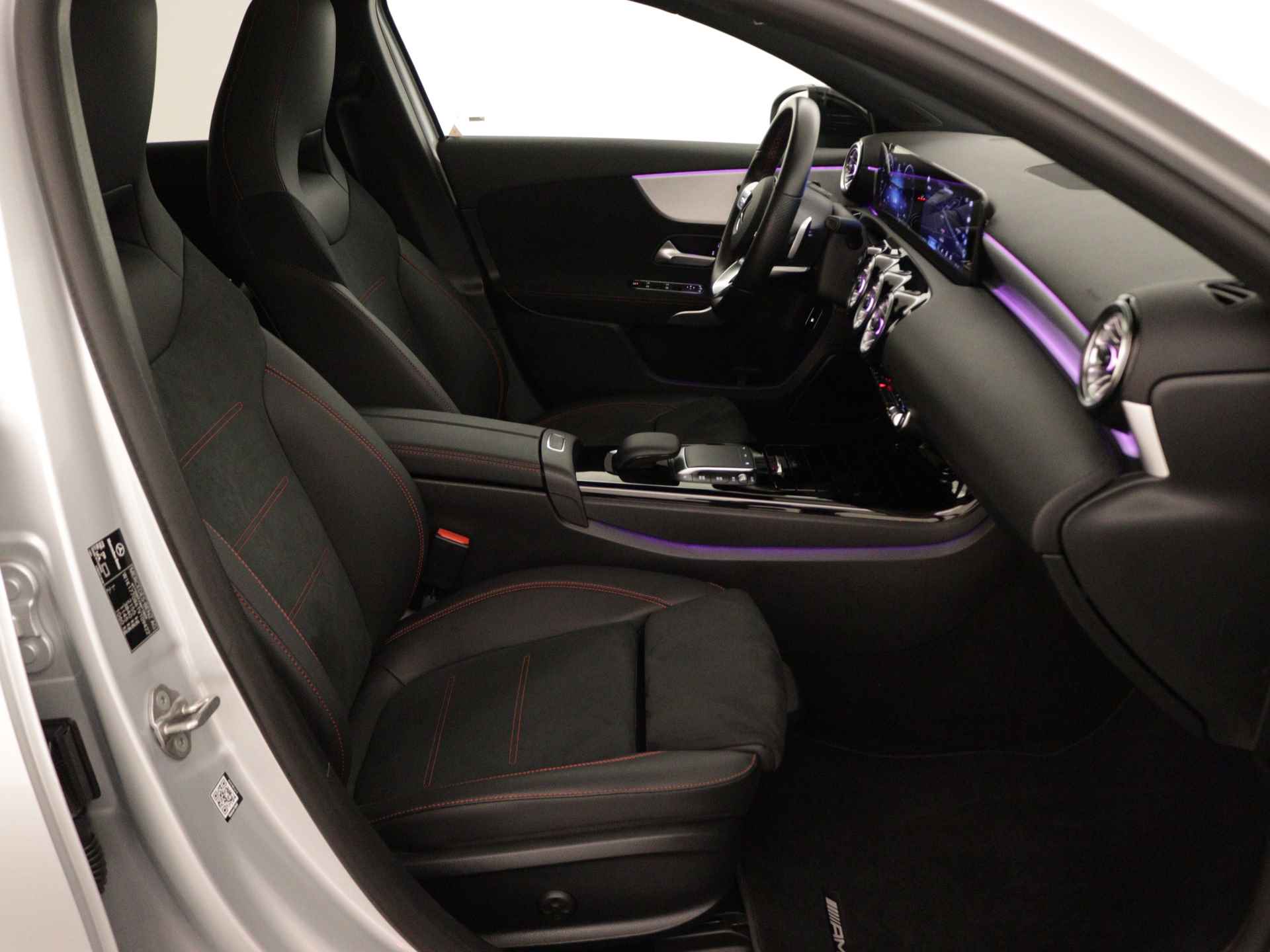 Mercedes-Benz A-Klasse 250 e Business Solution AMG Limited | Panoramadak | Memory Seats | MultiBeam | Navigatie | Trekhaak | Inclusief 24 maanden Mercedes-Benz Certified garantie voor Europa. - 31/46