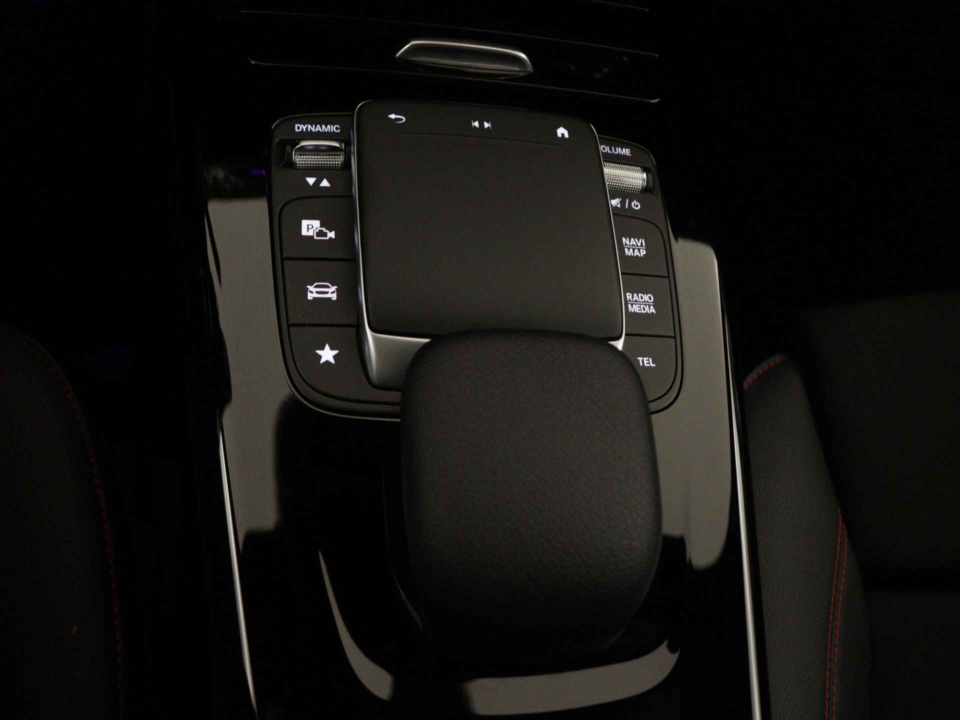 Mercedes-Benz A-Klasse 250 e Business Solution AMG Limited | Panoramadak | Memory Seats | MultiBeam | Navigatie | Trekhaak | Inclusief 24 maanden Mercedes-Benz Certified garantie voor Europa. - 34/46