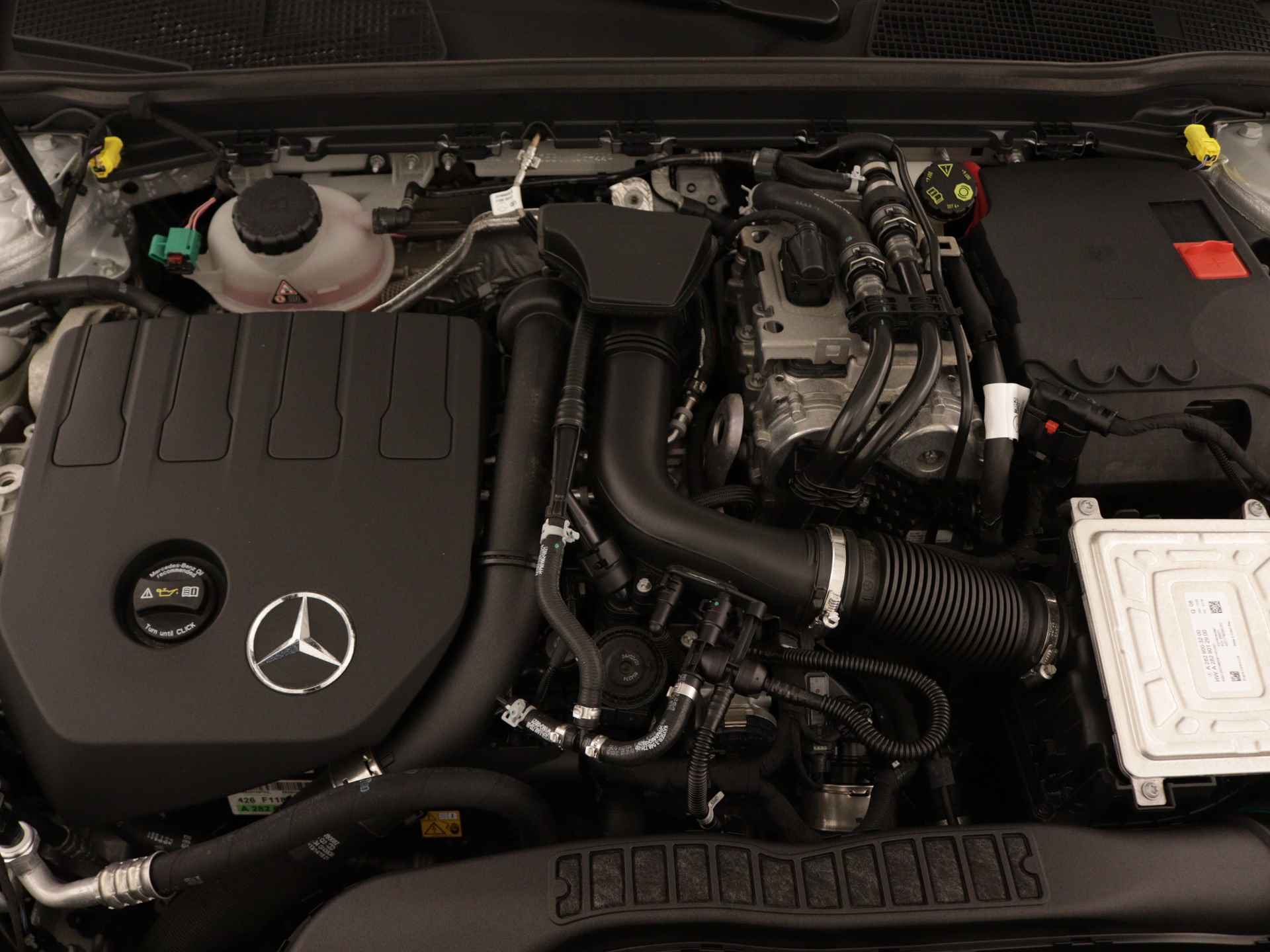 Mercedes-Benz A-Klasse 250 e Business Solution AMG Limited | Panoramadak | Memory Seats | MultiBeam | Navigatie | Trekhaak | Inclusief 24 maanden Mercedes-Benz Certified garantie voor Europa. - 42/46