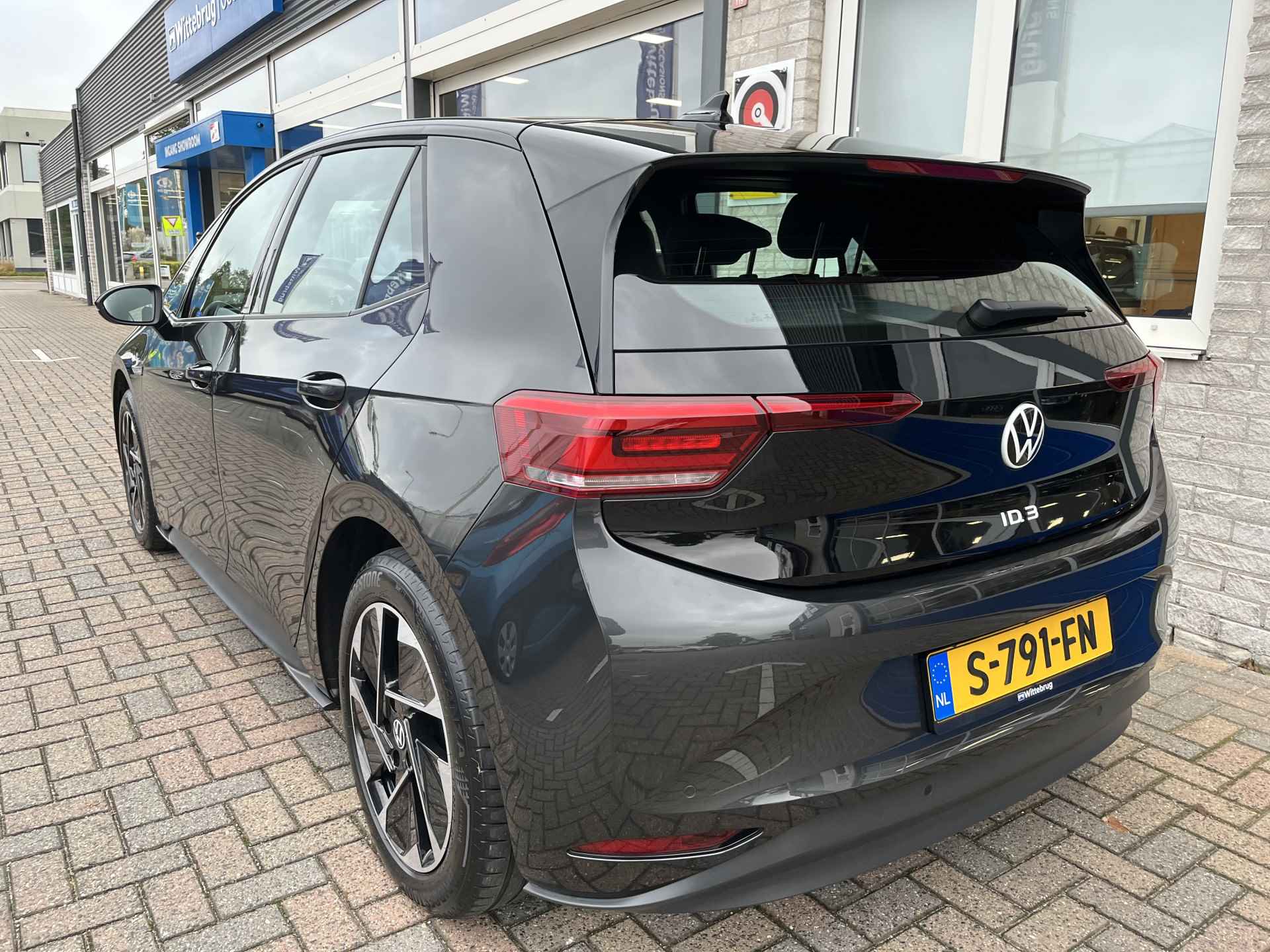 Volkswagen ID.3 Pure 45 kWh / SUBSIDIE/ PARK. SENSOREN/ LED/ SNELLADER 110KW /STOEL EN STUUR VERWARM./ ADAPT. CRUISE/ APP CONNECT/ NAVI/ CLIMA/ DAB/ 18" LMV/ - 6/44