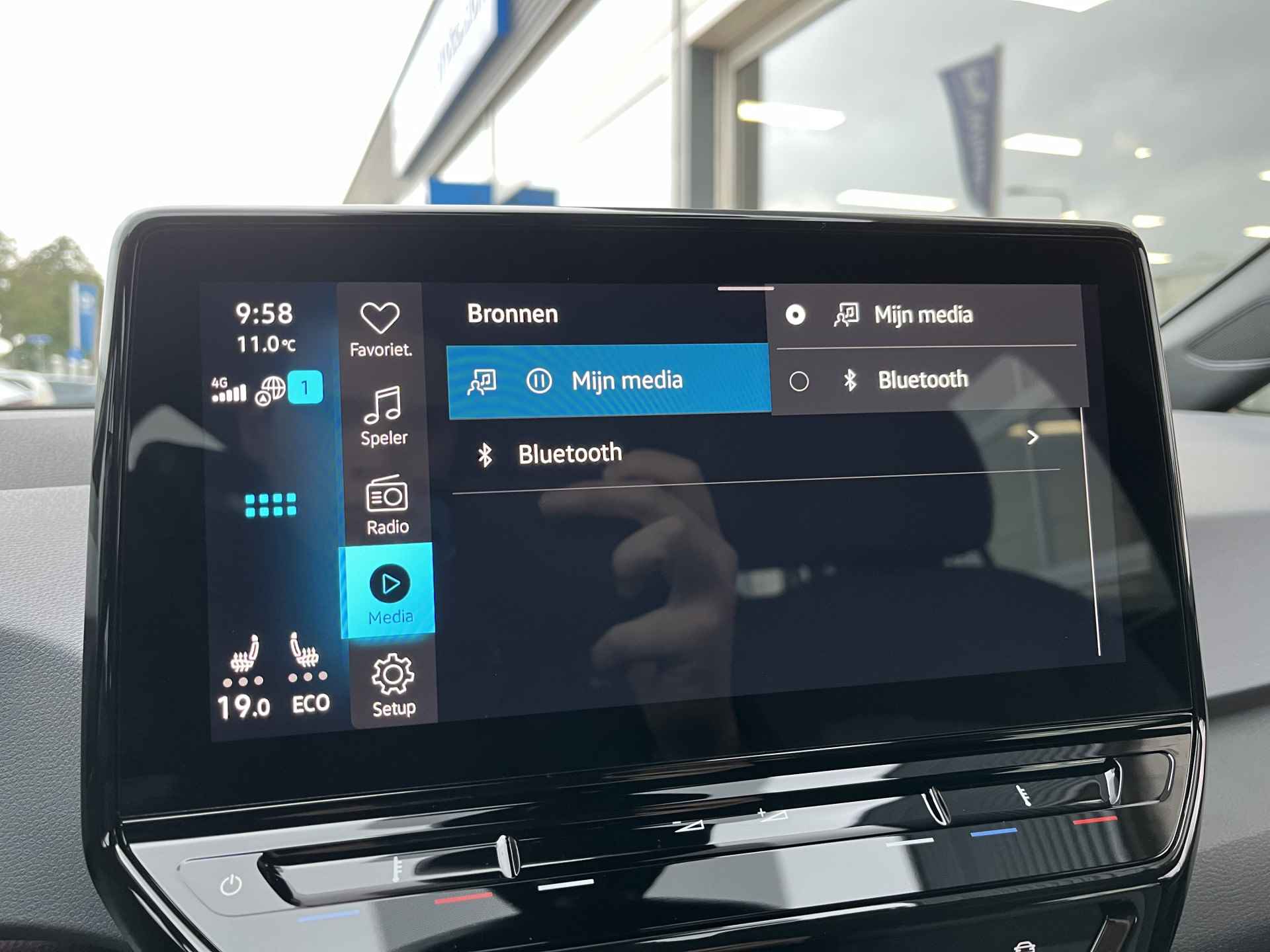 Volkswagen ID.3 Pure 45 kWh / SUBSIDIE/ PARK. SENSOREN/ LED/ SNELLADER 110KW /STOEL EN STUUR VERWARM./ ADAPT. CRUISE/ APP CONNECT/ NAVI/ CLIMA/ DAB/ 18" LMV/ - 19/44