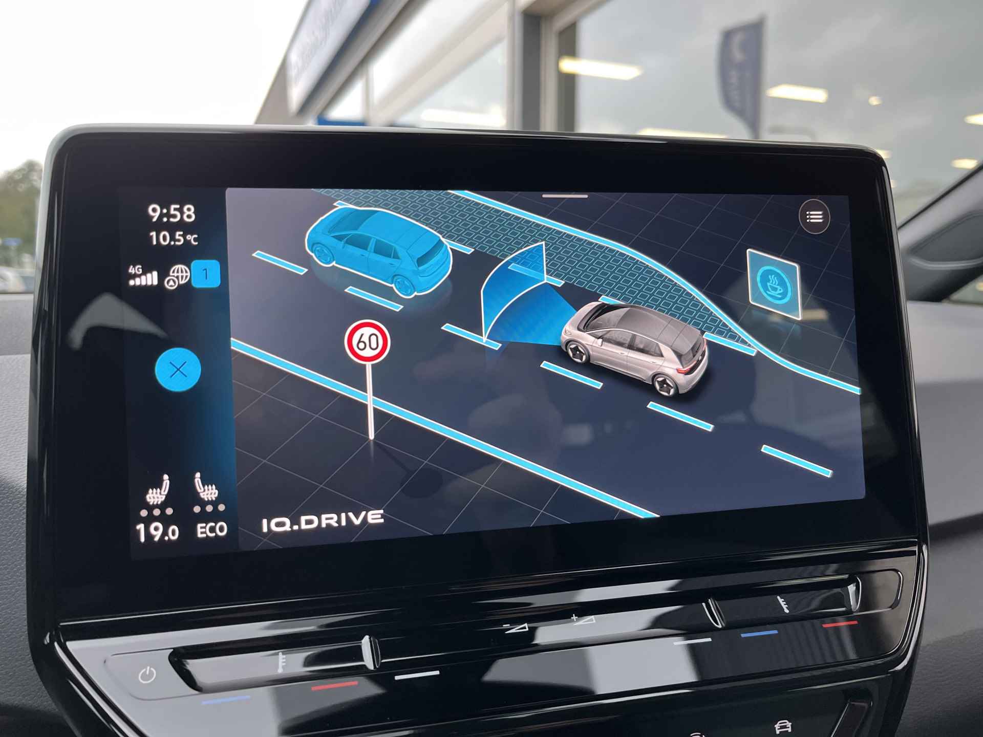 Volkswagen ID.3 Pure 45 kWh / SUBSIDIE/ PARK. SENSOREN/ LED/ SNELLADER 110KW /STOEL EN STUUR VERWARM./ ADAPT. CRUISE/ APP CONNECT/ NAVI/ CLIMA/ DAB/ 18" LMV/ - 21/44