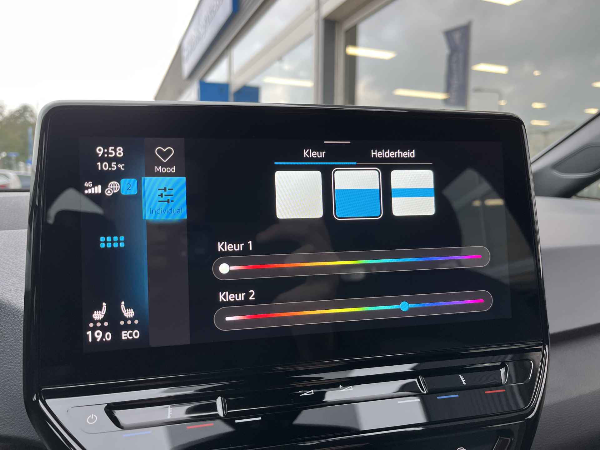 Volkswagen ID.3 Pure 45 kWh / SUBSIDIE/ PARK. SENSOREN/ LED/ SNELLADER 110KW /STOEL EN STUUR VERWARM./ ADAPT. CRUISE/ APP CONNECT/ NAVI/ CLIMA/ DAB/ 18" LMV/ - 25/44