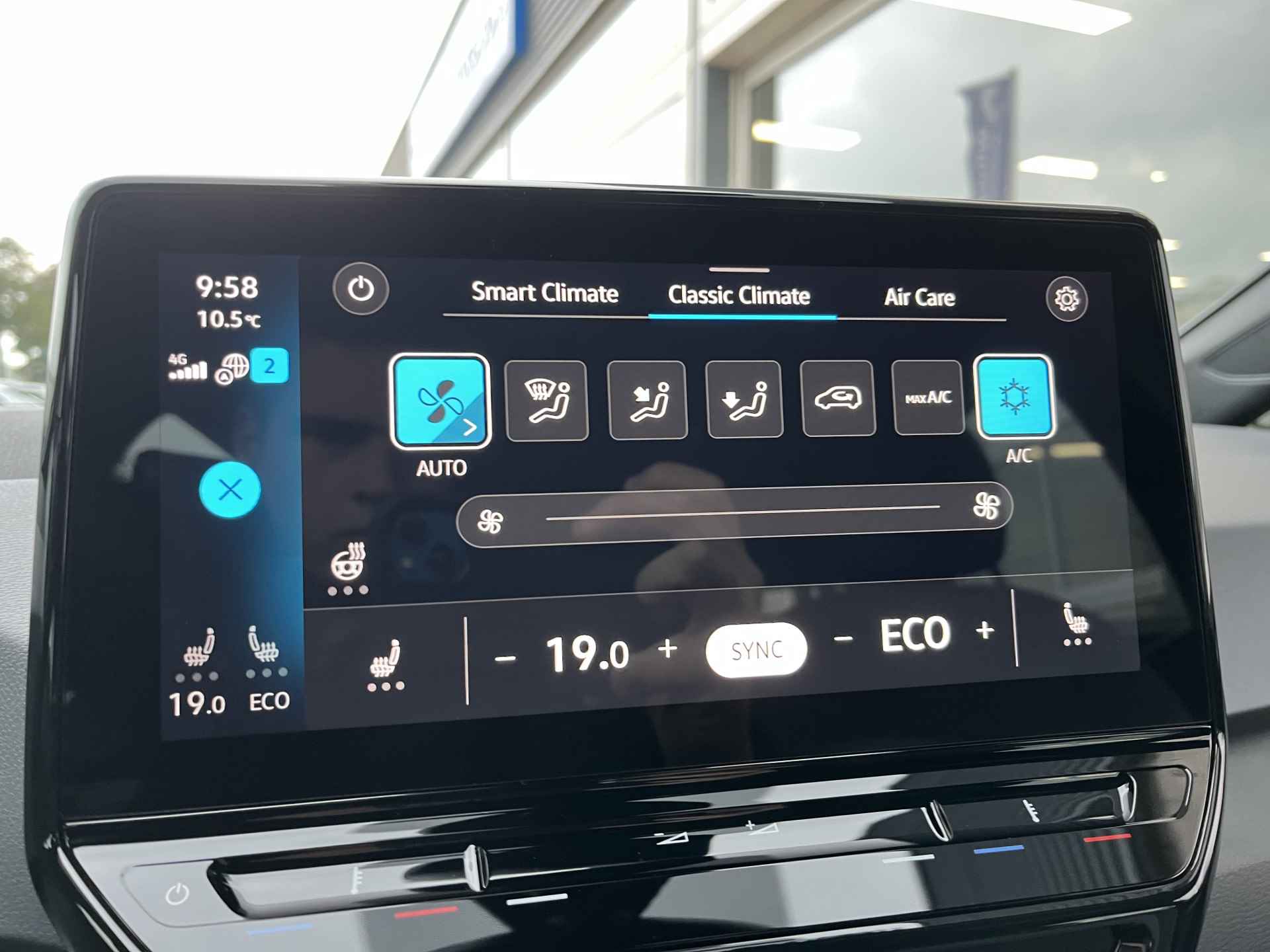 Volkswagen ID.3 Pure 45 kWh / SUBSIDIE/ PARK. SENSOREN/ LED/ SNELLADER 110KW /STOEL EN STUUR VERWARM./ ADAPT. CRUISE/ APP CONNECT/ NAVI/ CLIMA/ DAB/ 18" LMV/ - 26/44