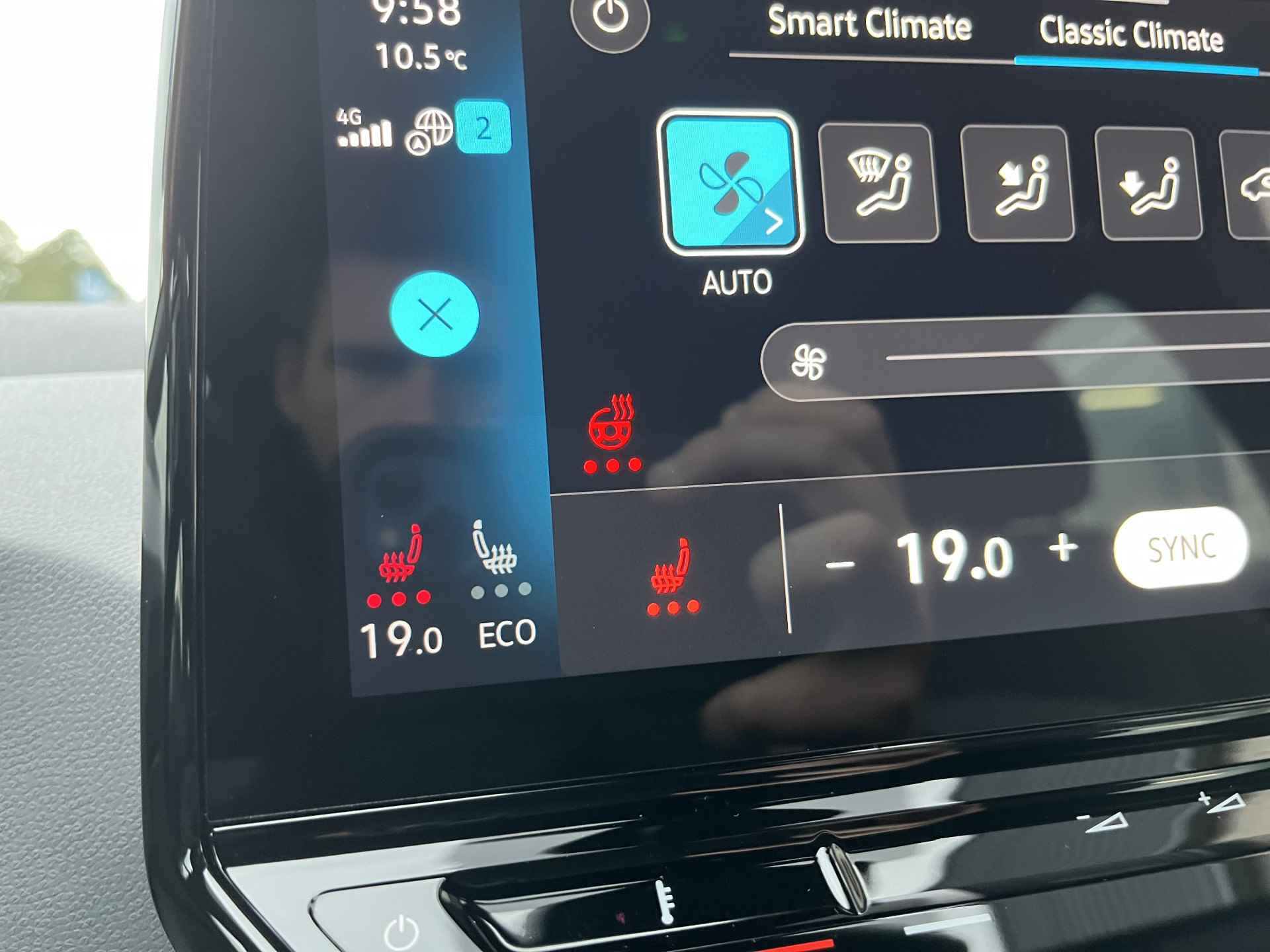 Volkswagen ID.3 Pure 45 kWh / SUBSIDIE/ PARK. SENSOREN/ LED/ SNELLADER 110KW /STOEL EN STUUR VERWARM./ ADAPT. CRUISE/ APP CONNECT/ NAVI/ CLIMA/ DAB/ 18" LMV/ - 27/44