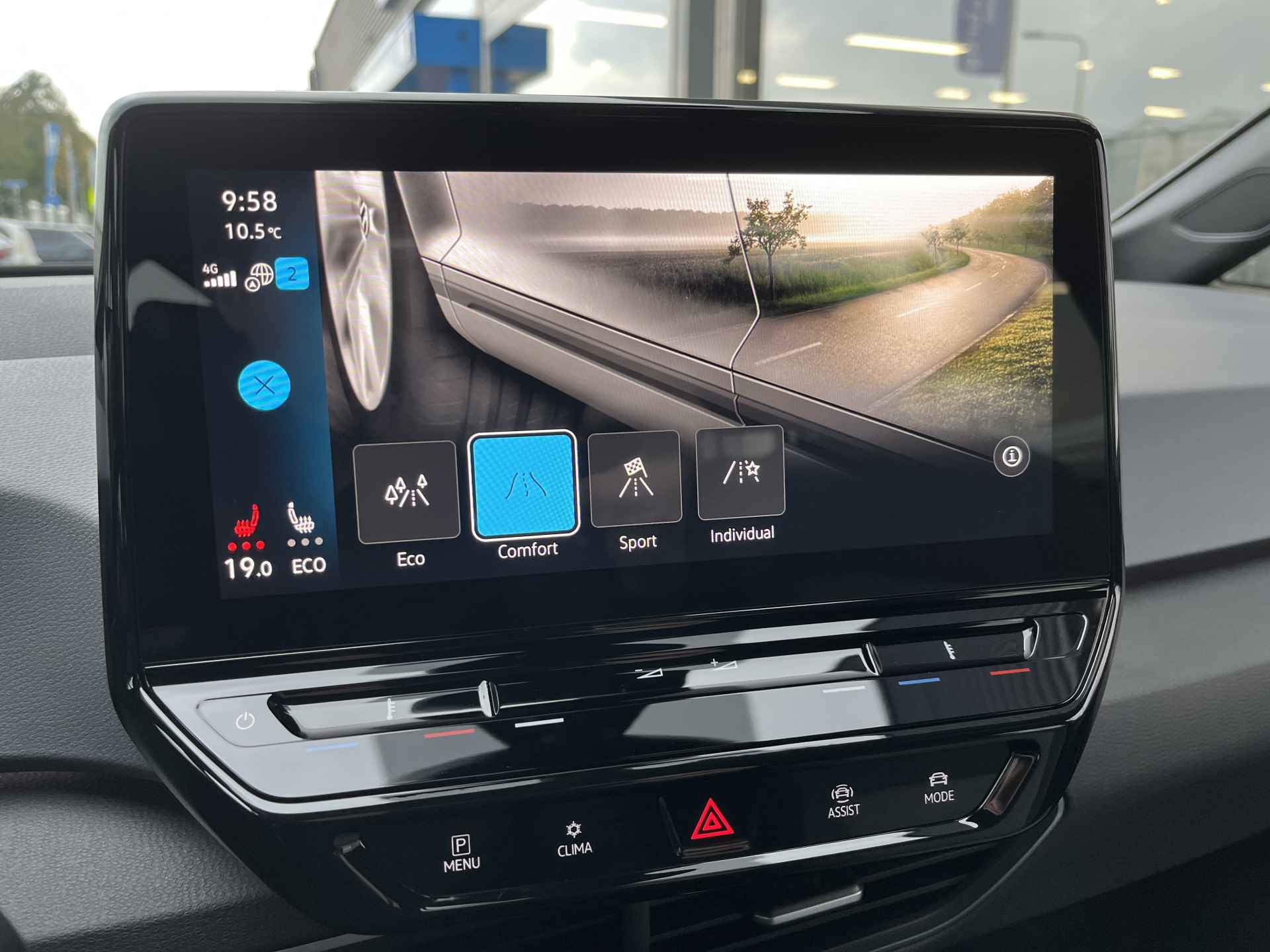 Volkswagen ID.3 Pure 45 kWh / SUBSIDIE/ PARK. SENSOREN/ LED/ SNELLADER 110KW /STOEL EN STUUR VERWARM./ ADAPT. CRUISE/ APP CONNECT/ NAVI/ CLIMA/ DAB/ 18" LMV/ - 28/44