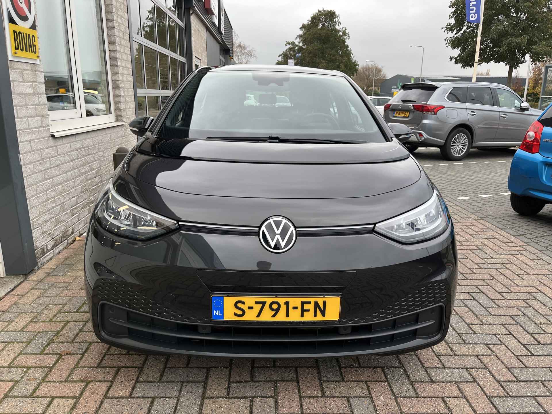 Volkswagen ID.3 Pure 45 kWh / SUBSIDIE/ PARK. SENSOREN/ LED/ SNELLADER 110KW /STOEL EN STUUR VERWARM./ ADAPT. CRUISE/ APP CONNECT/ NAVI/ CLIMA/ DAB/ 18" LMV/ - 37/44