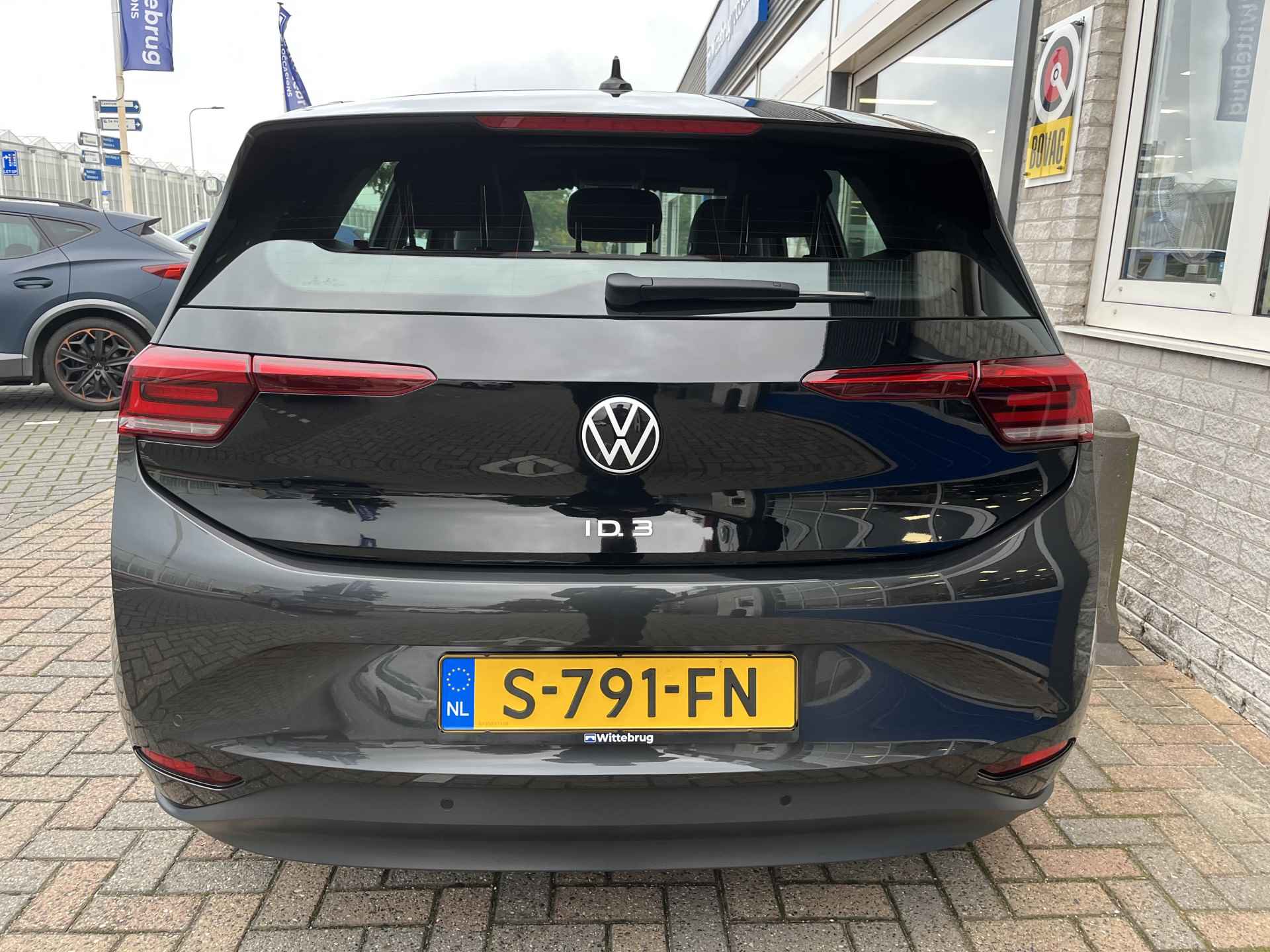 Volkswagen ID.3 Pure 45 kWh / SUBSIDIE/ PARK. SENSOREN/ LED/ SNELLADER 110KW /STOEL EN STUUR VERWARM./ ADAPT. CRUISE/ APP CONNECT/ NAVI/ CLIMA/ DAB/ 18" LMV/ - 38/44