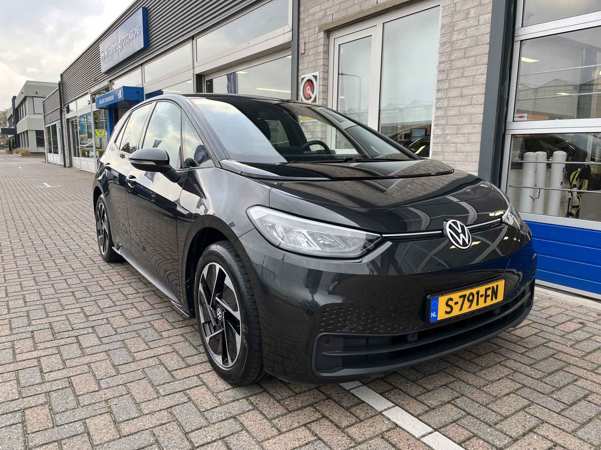 Volkswagen ID.3 Pure 45 kWh / SUBSIDIE/ PARK. SENSOREN/ LED/ SNELLADER 110KW /STOEL EN STUUR VERWARM./ ADAPT. CRUISE/ APP CONNECT/ NAVI/ CLIMA/ DAB/ 18" LMV/ - 41/44