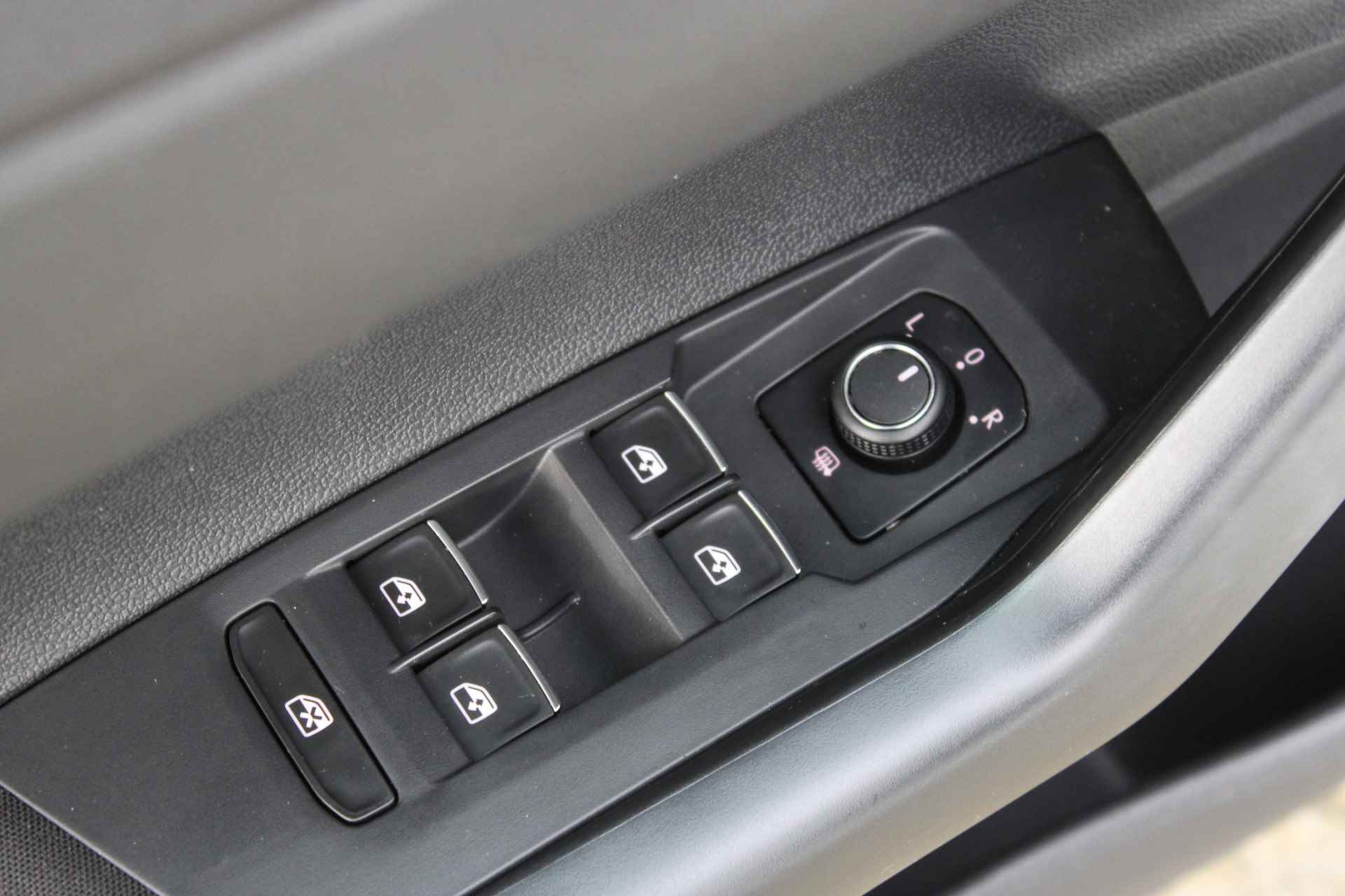 Volkswagen Polo Comfortline Business 1.0 TSI 95 pk DSG | Apple Carplay | LED | Airco | 15"Lmv - 15/42
